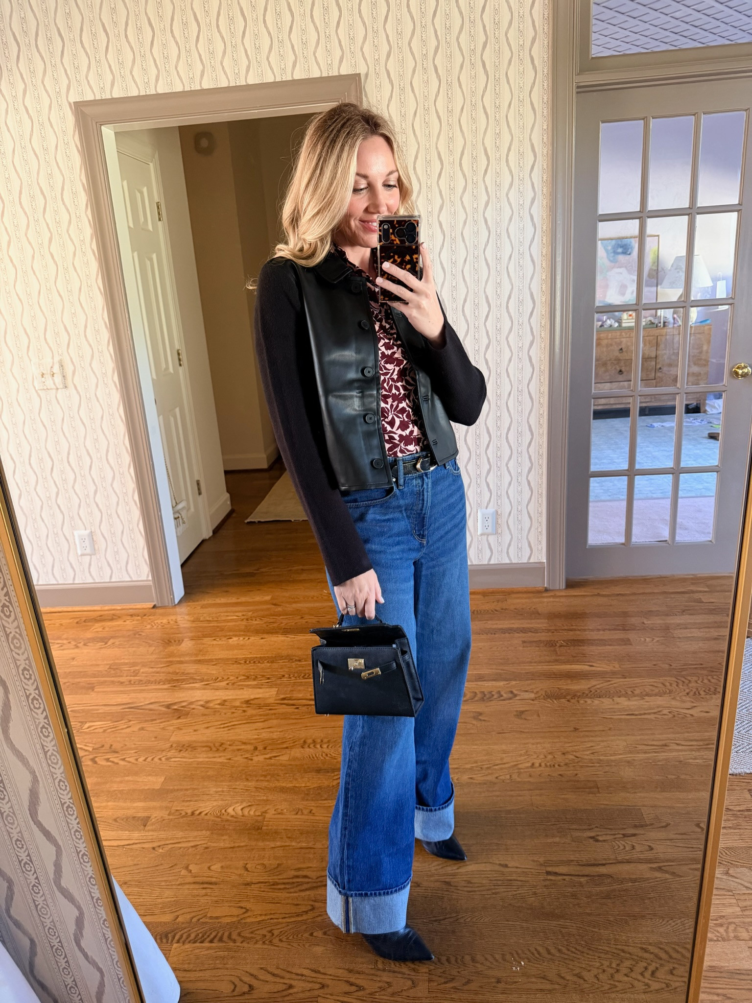 My Ann Taylor fall OOTD! How good is this jacket? Mixing with my new AT denim & top, Schutz boots and Amazon handbag!

Wearing a 6 in the denim, and a medium in my jacket and top! Linking similar purses

#TheSouthernSource #AnnTaylor #Amazon #Schutz 

 #LTKgrwm #LTKootd #LTKSeasonal