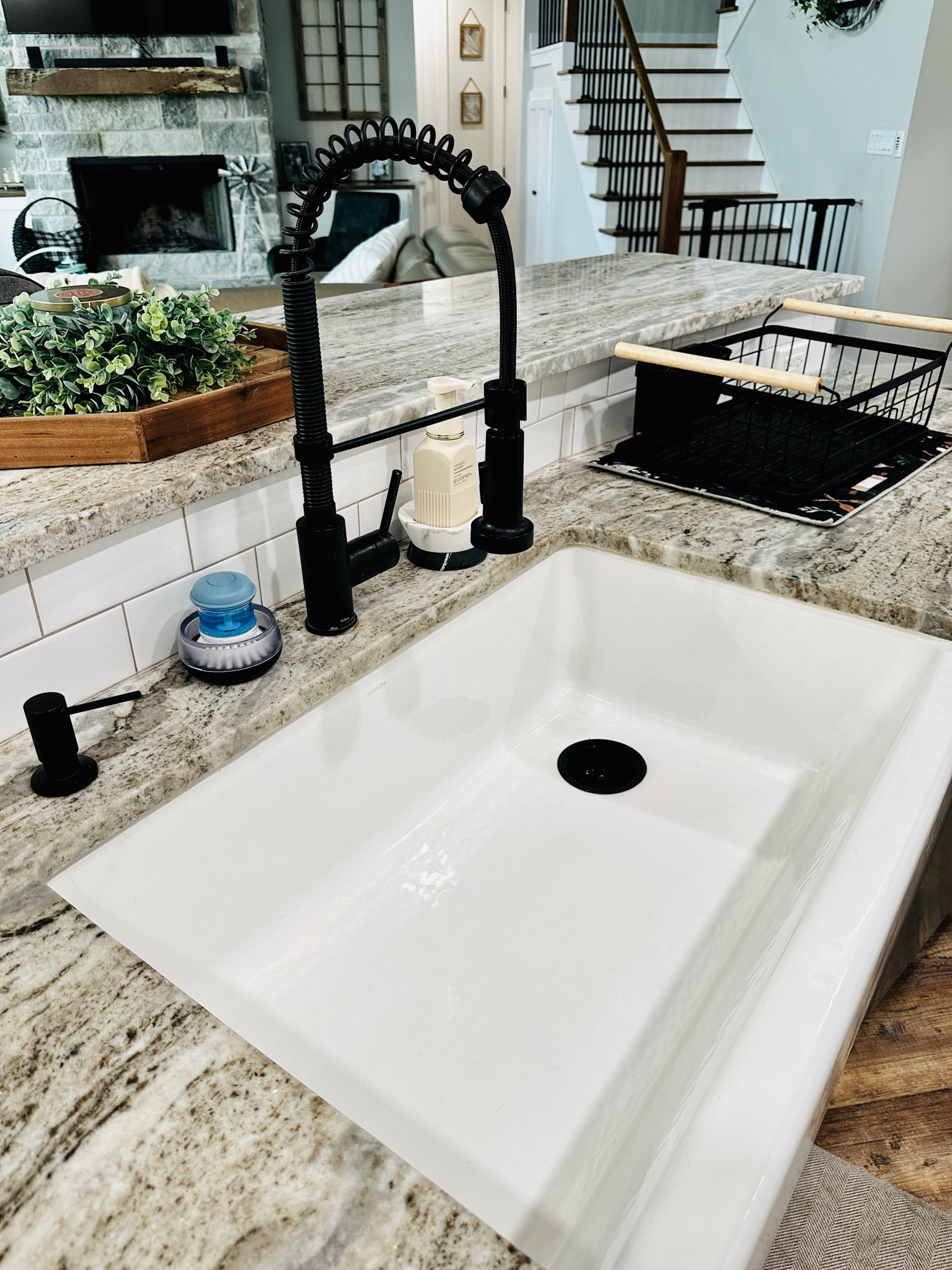 Amazing how white and shiny I can get our kitchen sink thanks for Clorox and Scrub Daddy/Mommy paste. 

Farmhouse sink | Sink Cleaning | Dish Drain | Farmhouse 

#LTKStyleTip #LTKFamily #LTKHome