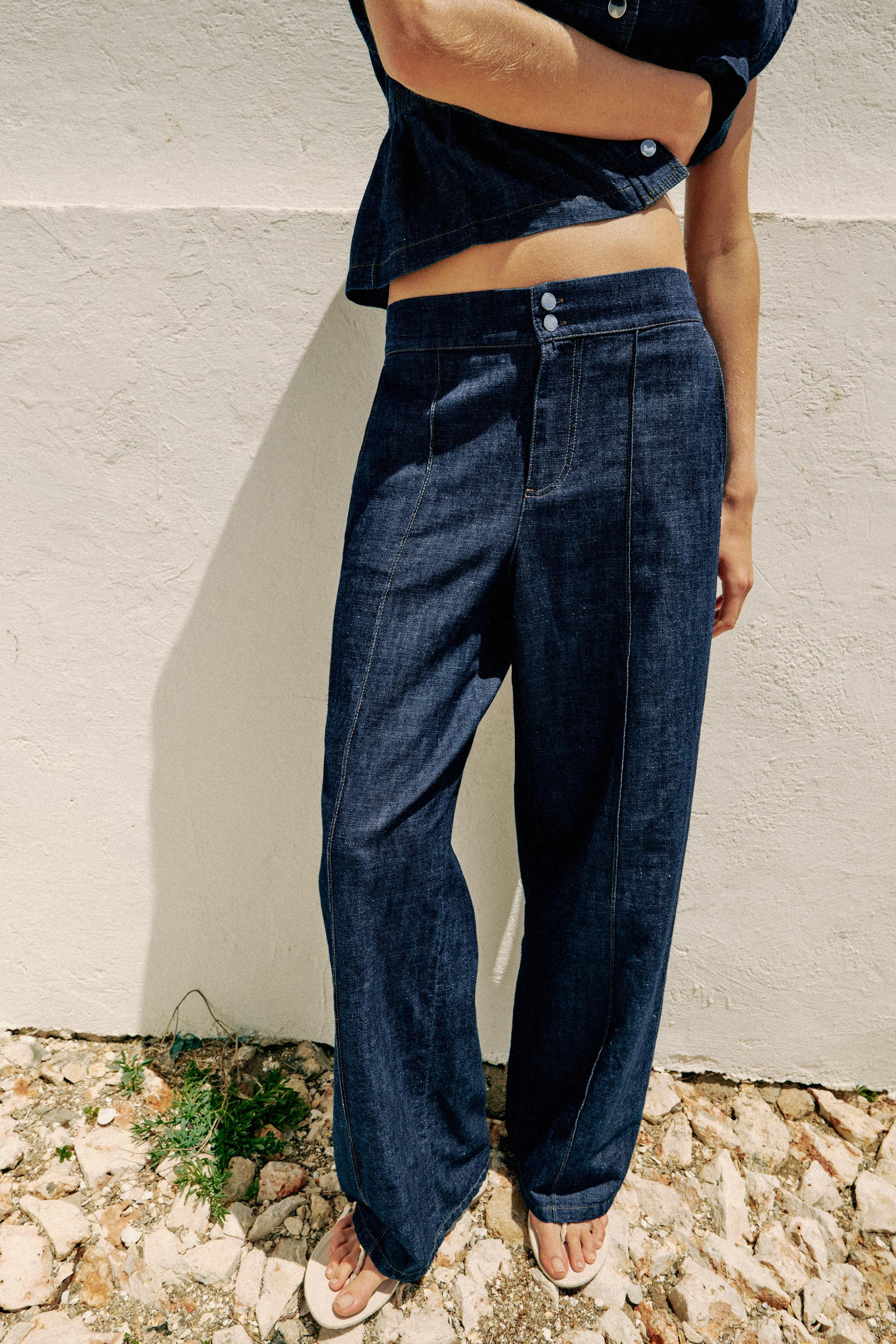 Pants made of linen blend fabric. High-rise with elasticized back waistband. Front pockets and fa... | Zara US