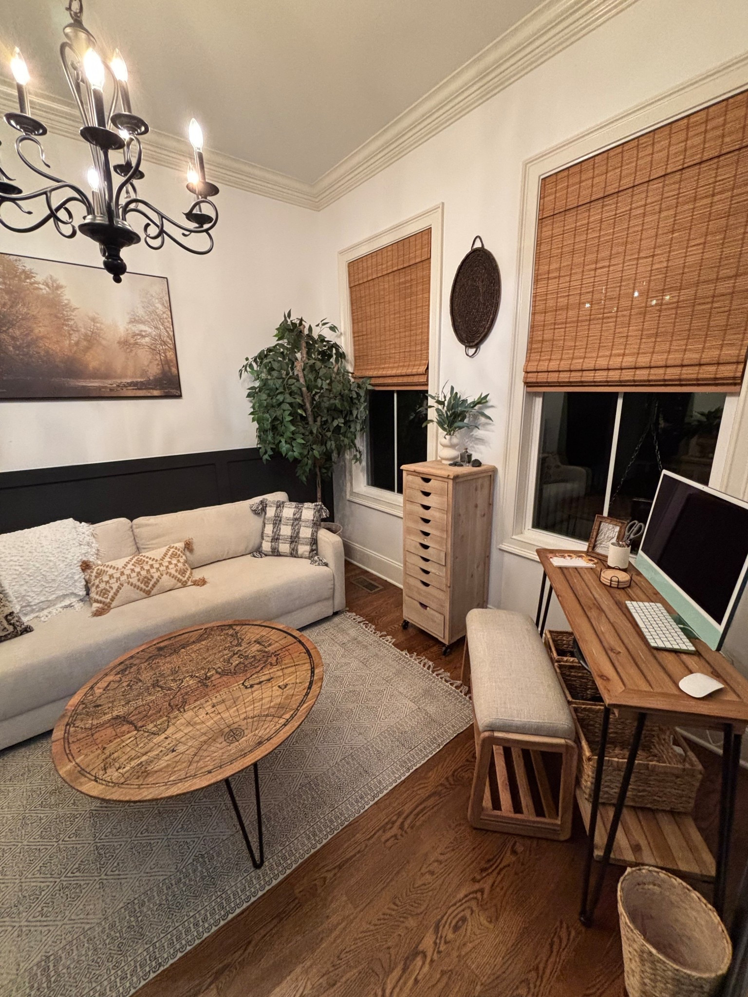 I’m obsessed with these bamboo cordless shades! Super easy to control and they add such a fun aesthetic to our guest room. 
#shades
#decor 
#homedecor 