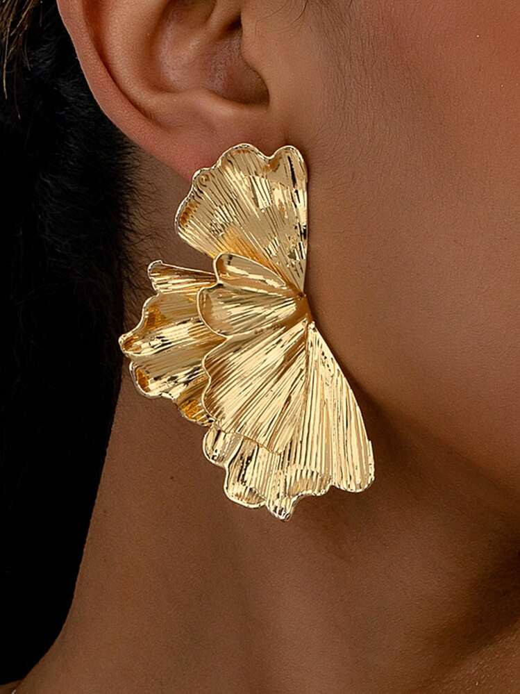 1 Pair Of Fashionable And Creative Large Flower Alloy Earrings Suitable For Daily Commuting Valen... | SHEIN