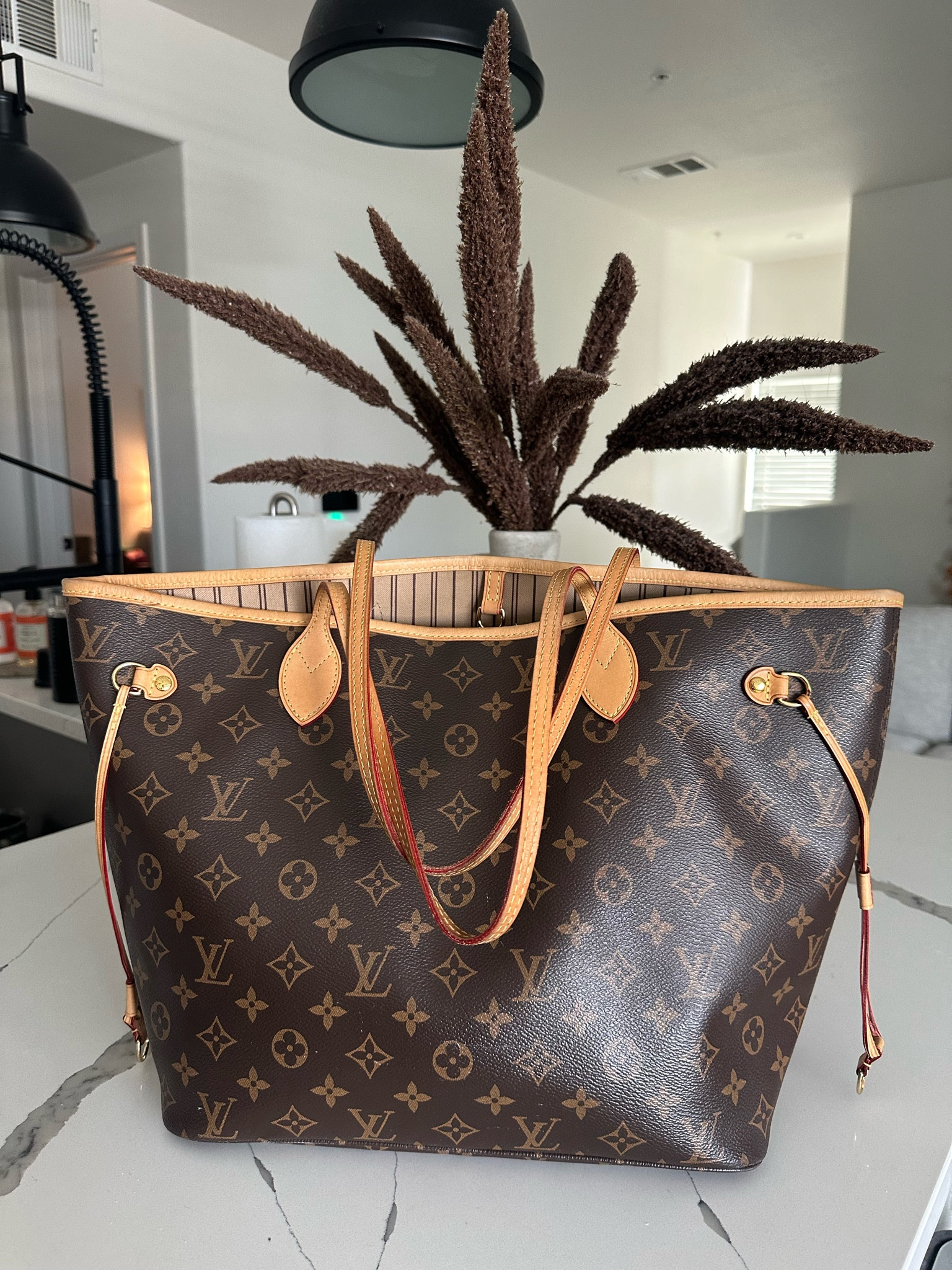 Louis Vuitton gate find 🖤

#dhgate #dupes #designerdupe #louisvuitton #LV 

#LTKItBag #LTKSeasonal #LTKFindsUnder50