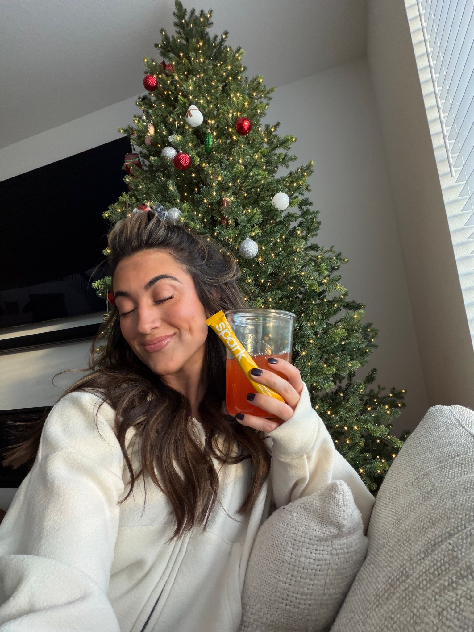 gearing up for the evening rush 💪🏽 dinner, bath night, a million loads of laundry to fold & lots of gift wrapping!! 🎁🎄 @advocare Spark for the perfect boost! This raspberry lemonade flavor is my new fave! #AdvoCare #AdvoCarePartner #Spark 

#LTKHoliday #LTKdayinmylife #LTKGiftGuide