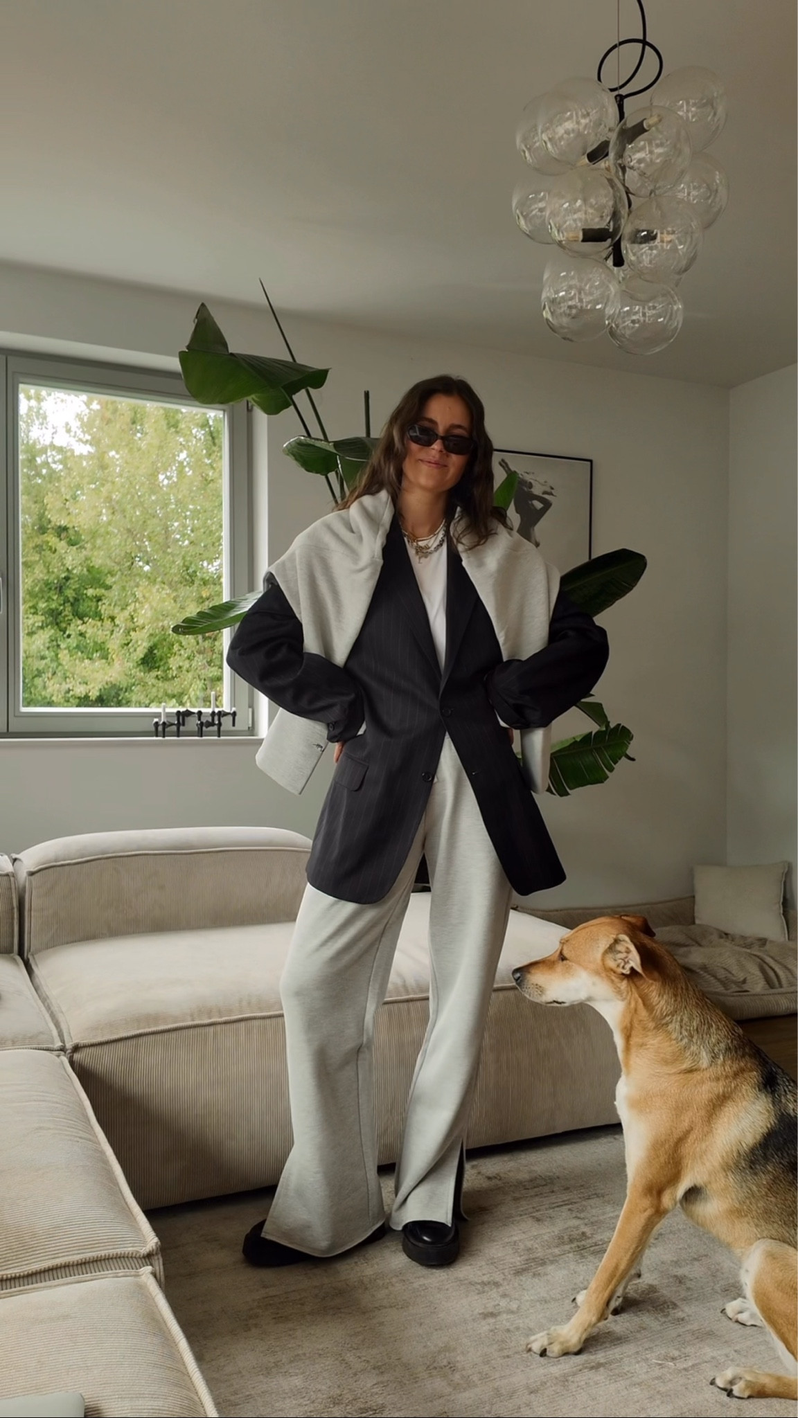 Hey Honey Code: LISALANGE10
4 looks, die dich von der couch holen - aber im cozy set bist du trotzdem genauso bequem unterwegs 🩶✨
ob home office, coffee run oder city stroll – das set kann einfach mehr als nur couch vibes.