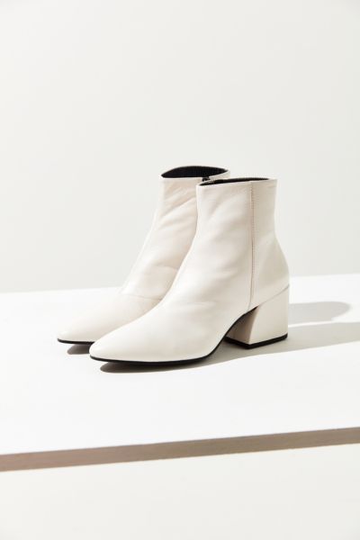 Vagabond Olivia Leather Boot - White 37 EURO at Urban Outfitters | Urban Outfitters US