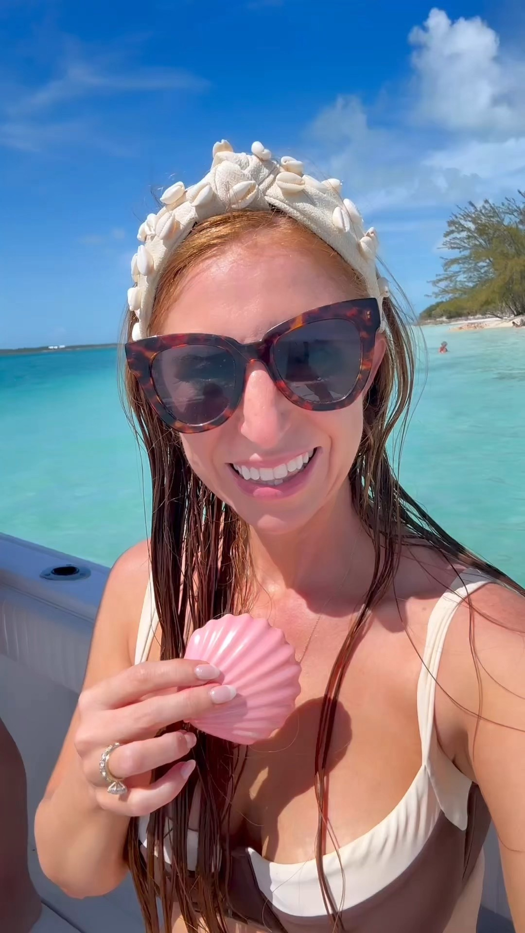 Beach essential // travel hair brush 






Beach bag essentials 
Beach must have 
Summer must have 
Travel finds 
Beach day 




#LTKBeauty #LTKSwim #LTKSummerEdit