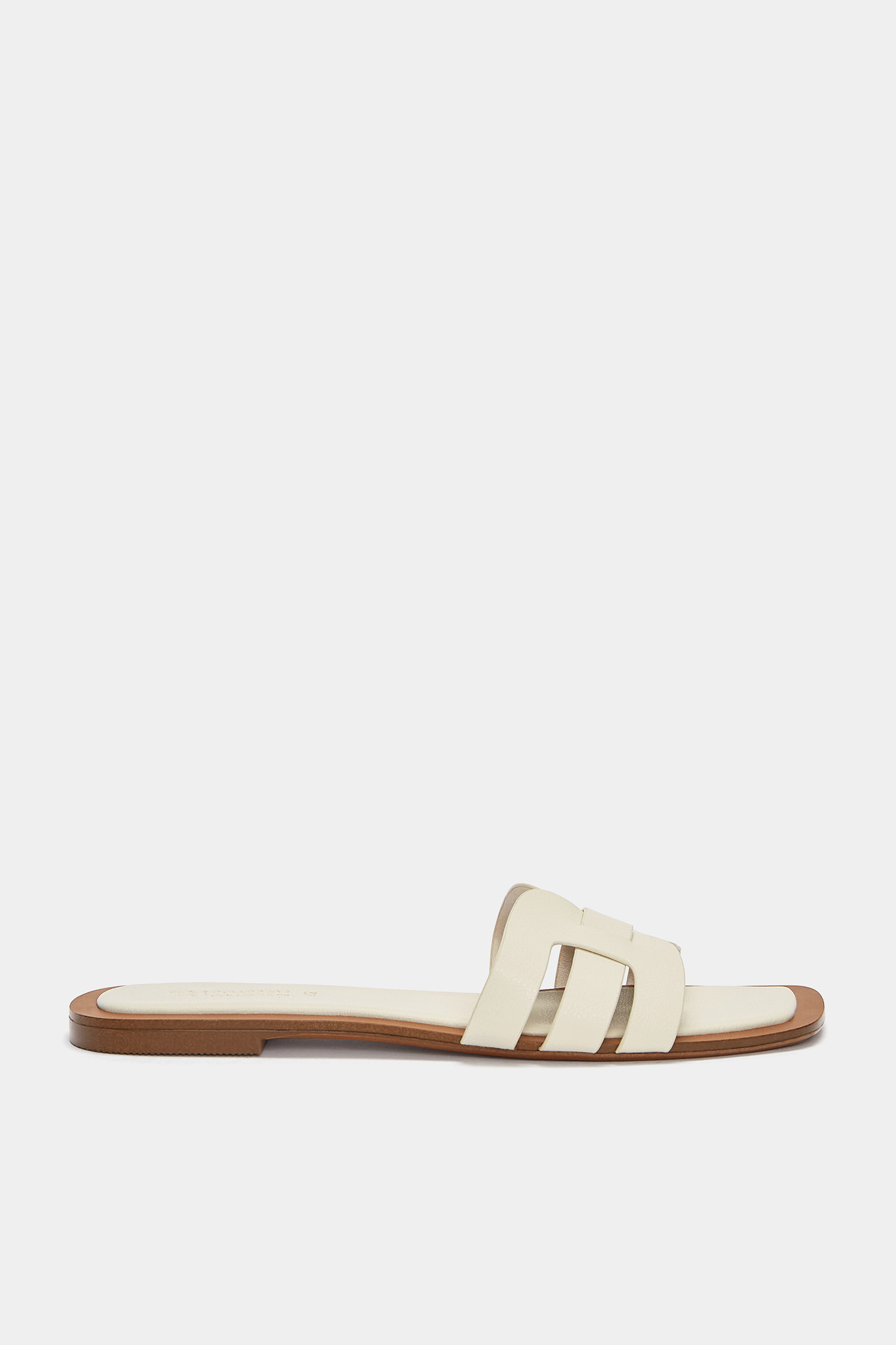 Flat crossover sandals | PULL and BEAR UK