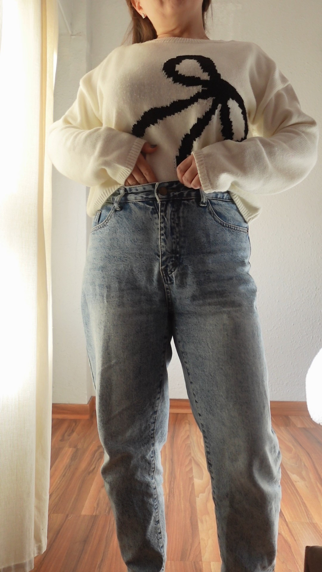 Blue mom jeans outfit with sweater.Petite-friendly outfit

#LTKPetite #LTKMidsize
