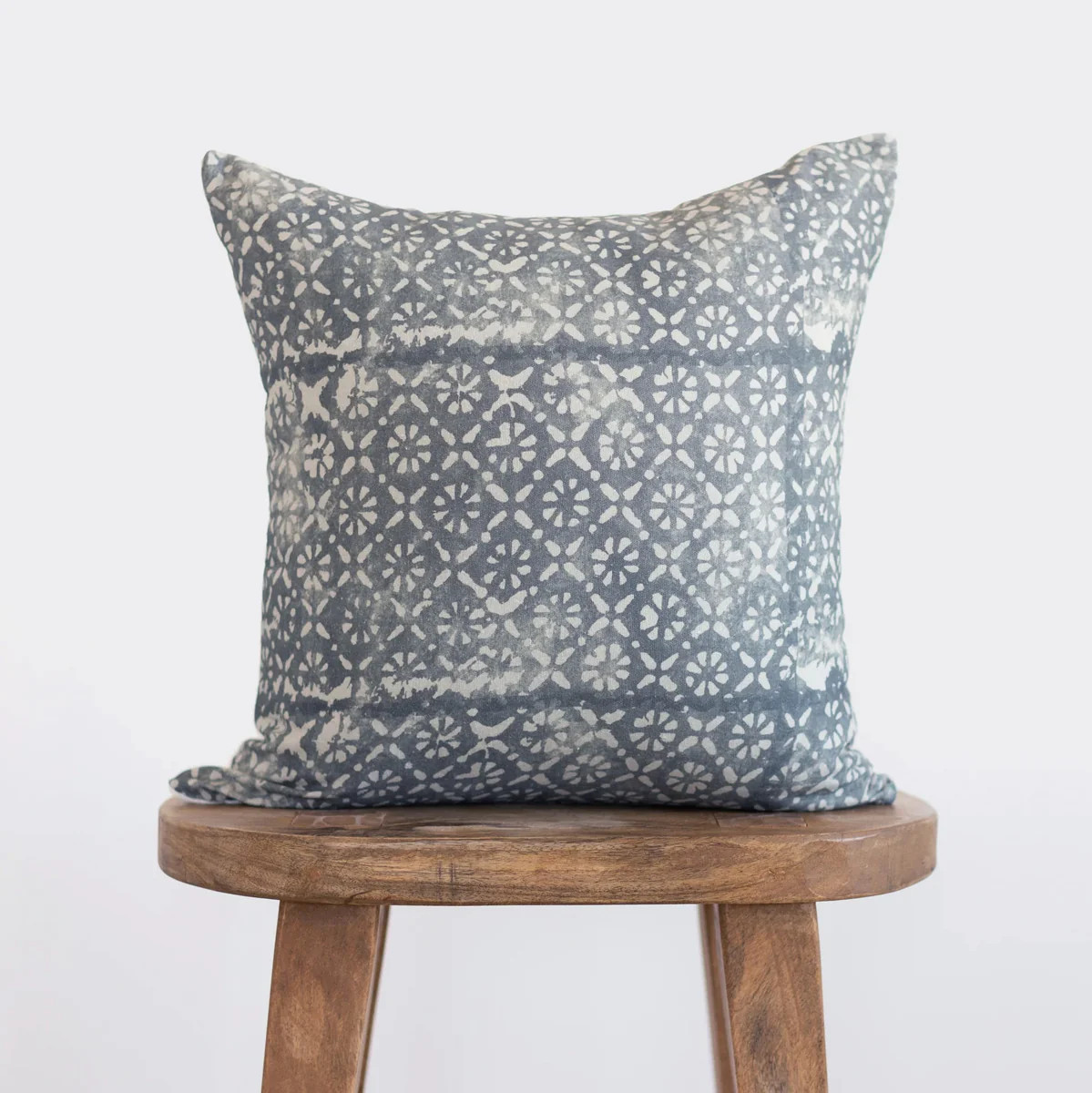 Diamond Flower - Pillow Cover Single - 18" | 22" | Woven Nook