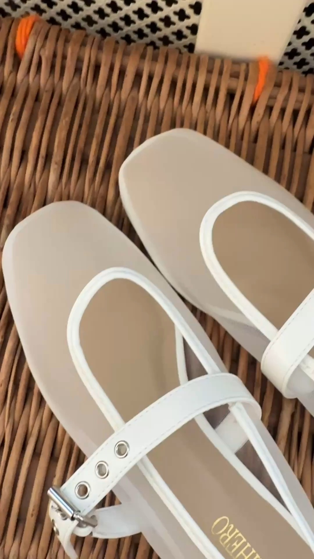 Flat shoes available in many colors. 
Sale alert! 
63% off Mesh Ballet Flats
32% off Code: NPFE2GQ8 + 46% Price drop
16.99-20.39(Reg.45.99)

#LTKSaleAlert