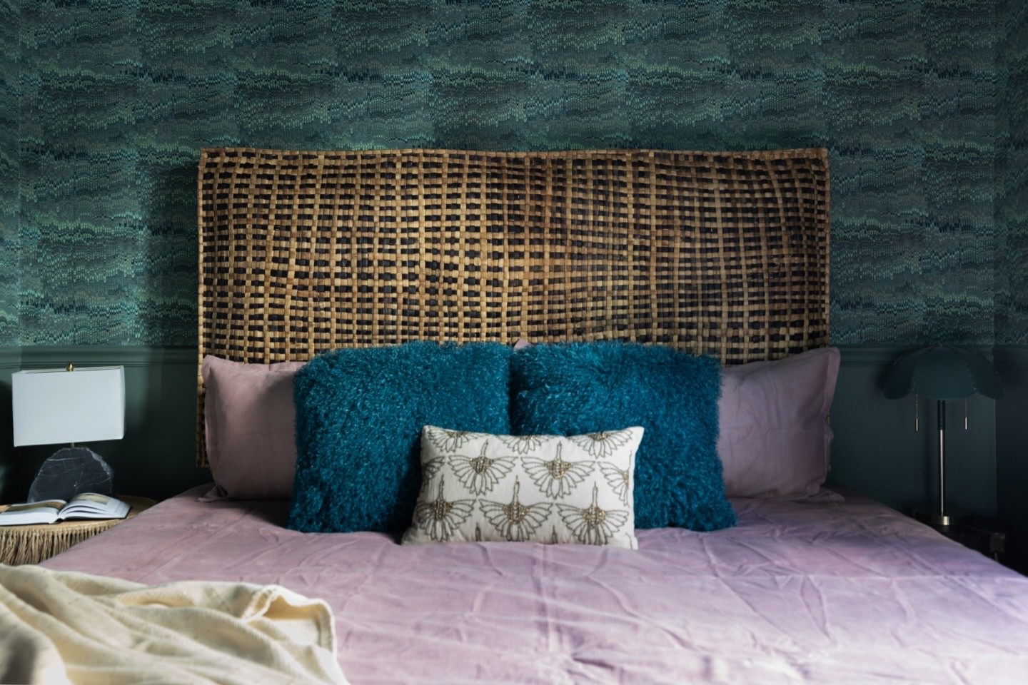 A bedroom rich in jewel tones and texture
.
Photographer @stillhauscreative