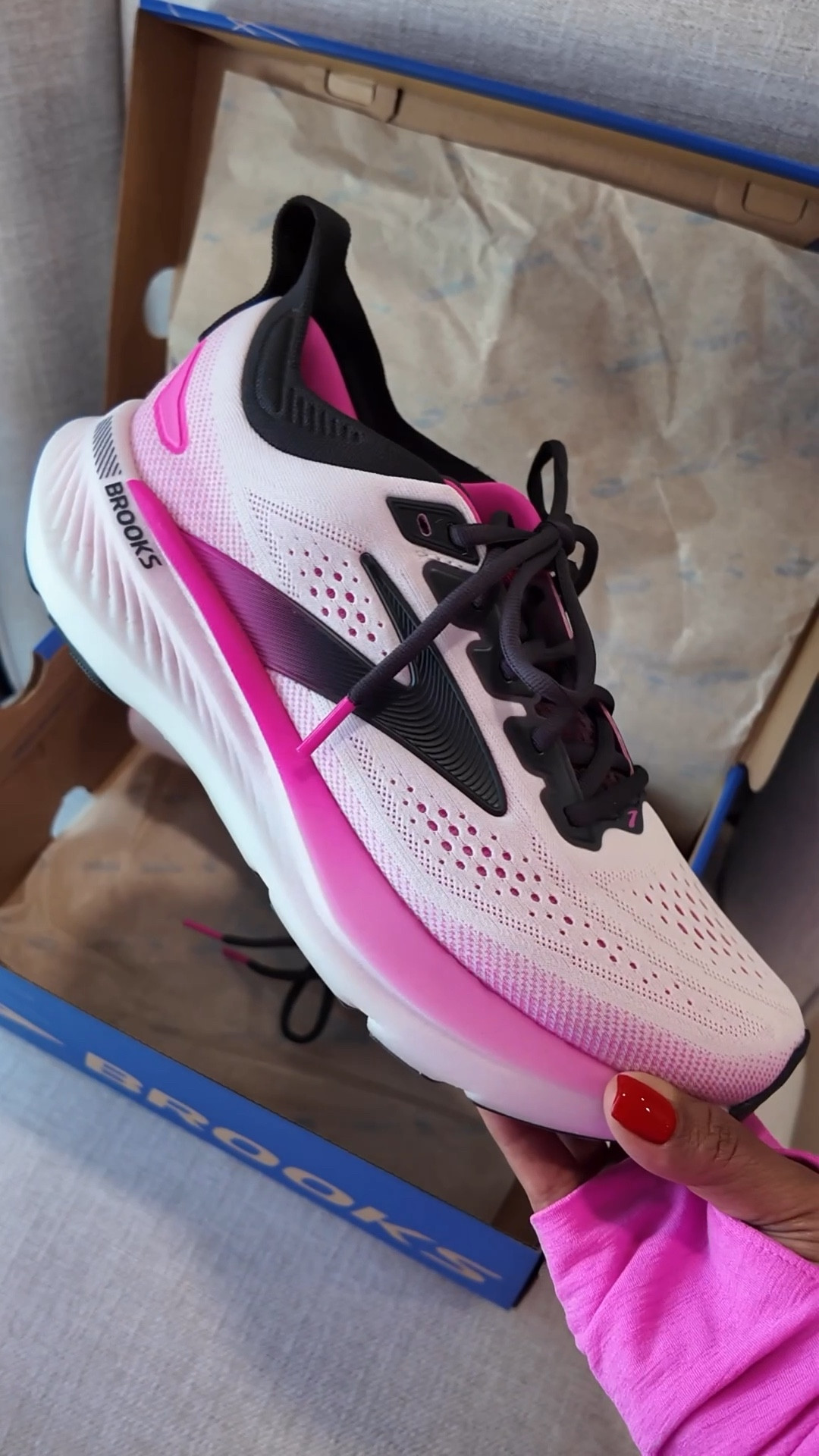 Loving the Brooks Glycerin 



My sneakers are the Brooks Gylcerin GTS 23. 


Running gear, garmin, marathon training, fitness journey, Running shoes, wellness journey, sneakers, brooks running shoes, Smiles and Pearls  

#LTKMidsize #LTKActive #LTKfitnessgoals