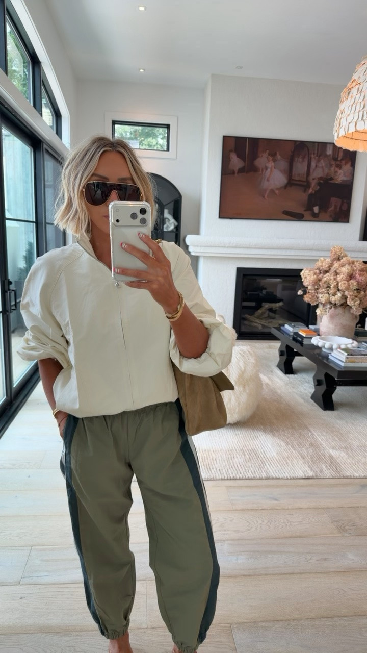 One of my favorite looks just restocked .. these pants are a must 🔥🔥🔥