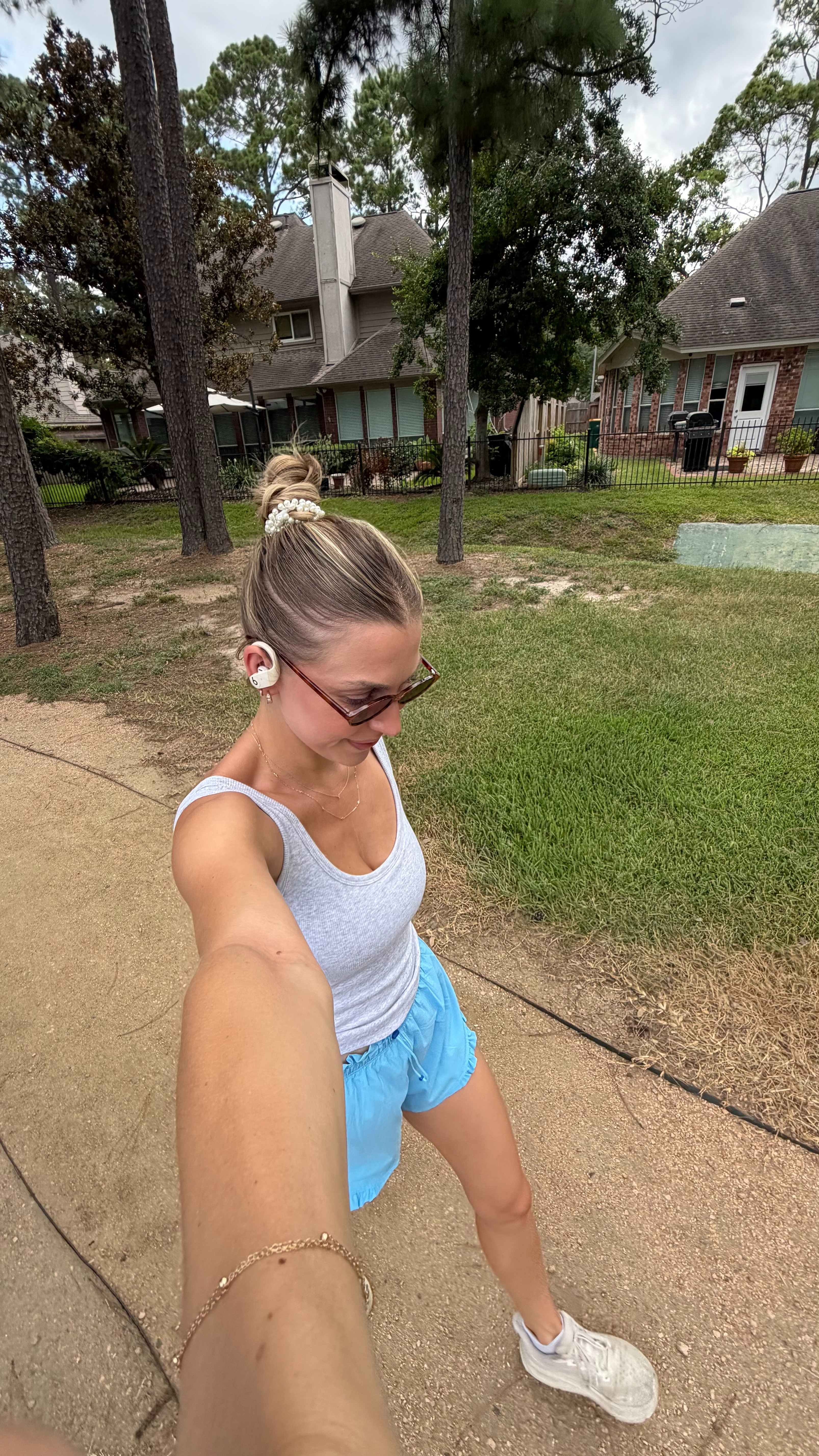 Casual mom walk ootd! Wearing smalls! 

 #LTKootd #LTKmomlife #LTKActive