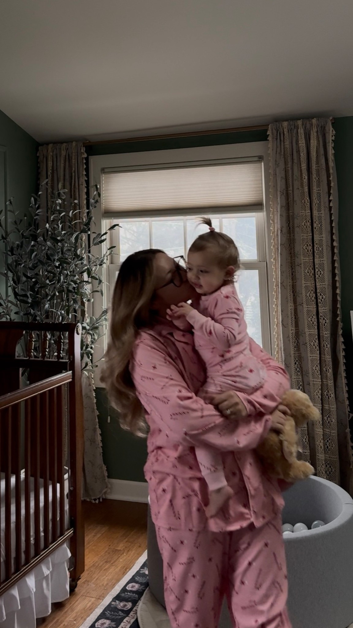 #christmaspajamas ❤️ wearing a M but could have done a Small! #ltkmomlife

#LTKHoliday #LTKBaby #LTKCyberWeek