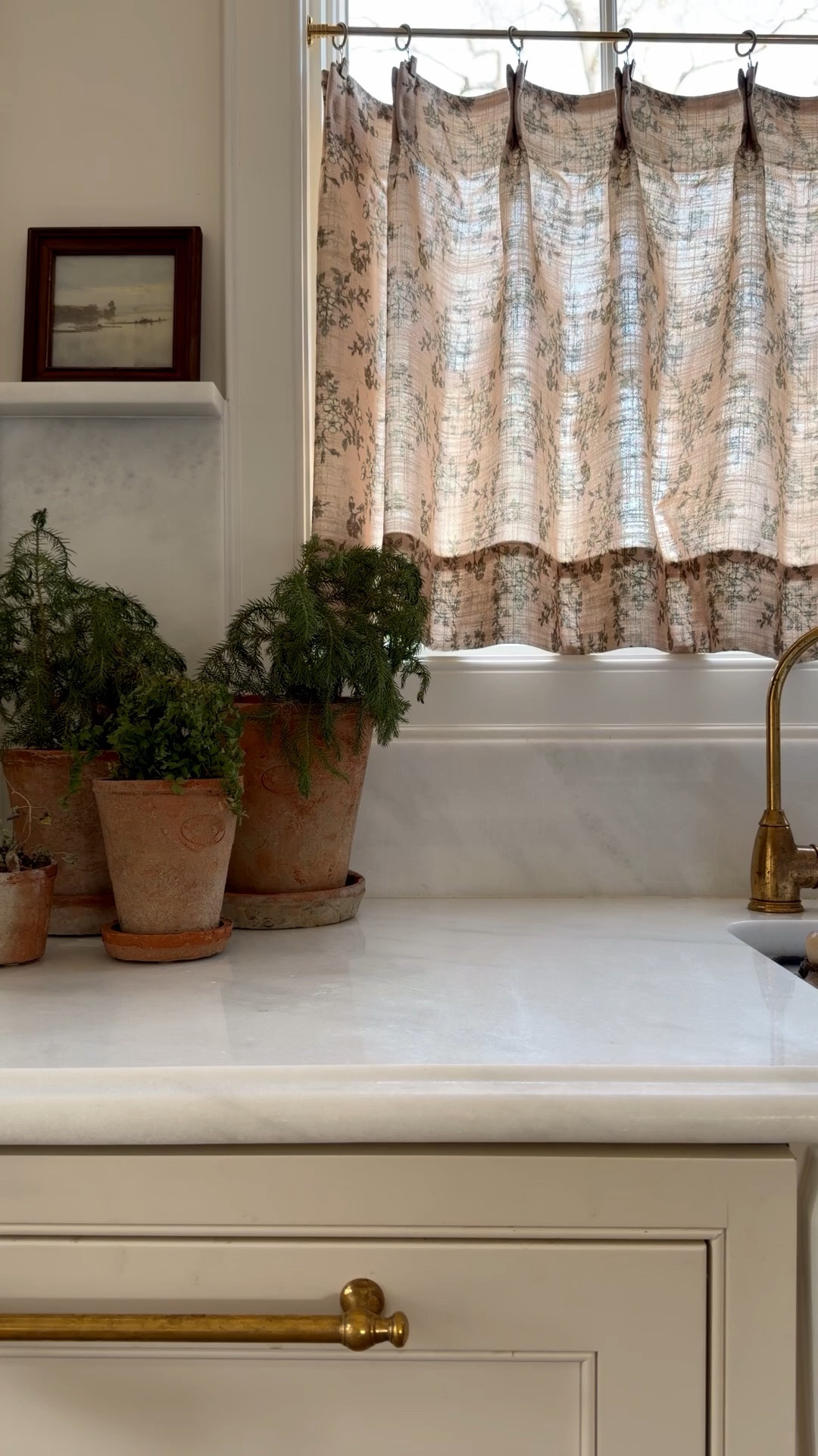 If you’re looking to add a layer of depth to your space, but don’t want anything that feels too bold…these are it.

A soft, neutral pattern that brings just enough interest without taking over. It’s one of those small details that makes everything feel more layered and considered.

Code MEGLEONARD gets you 20% off! Simply comment SHOP and I’ll send you a link. These are the Vintage Linen color, don’t worry about the green photos you see 😉