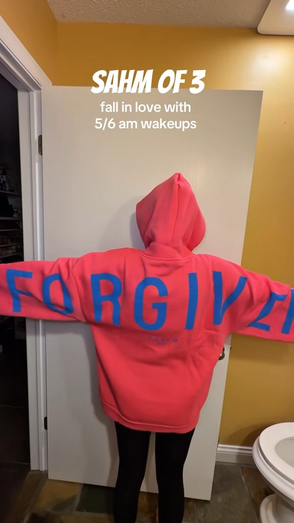 my new fave hoodie and I NEED the purple one that's says JOYFUL.@godsloveovercomes the only sad part about these hoodies, is that I didn't know they existed until this week!!!!!!
catch me wearing this hoodie literally every time it's washed.
check out all of their new colors, scripture, wingspan words... you won't be disappointed
this is the Kingdom Essentials Collection :)
Gods love overcomes :)
#christiantiktok #christianhoodie #godsloveovercomes #christianmom #oversizedhoodie #glopartner