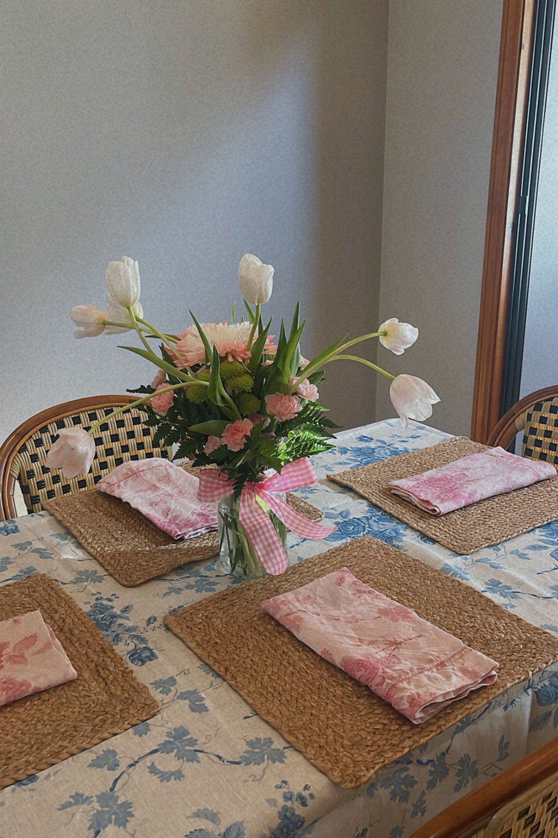 Easter tablescape 

#LTKhome #LTKSeasonal