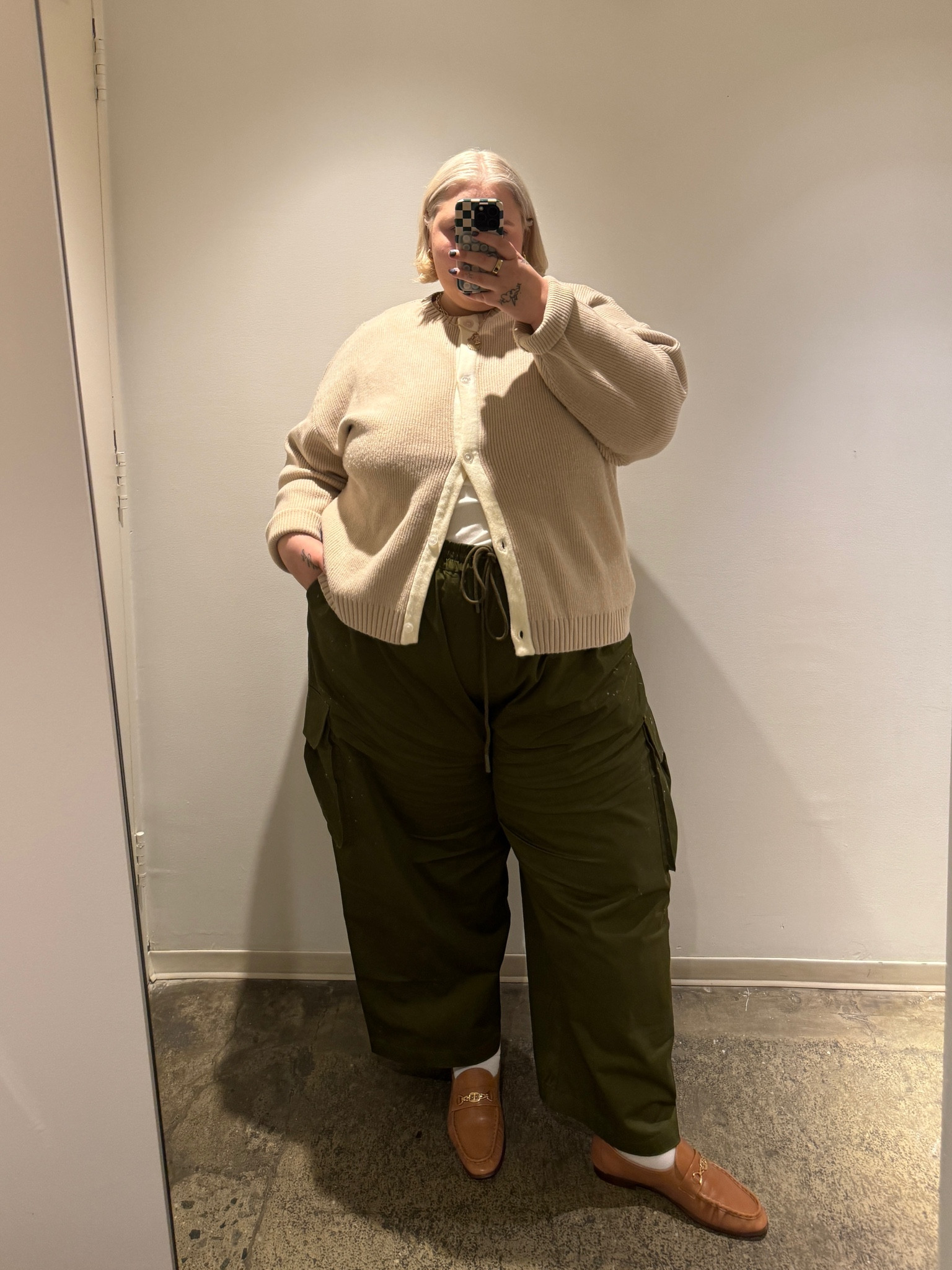 Simple but comfy outfit for a Monday at the office! Love how cozy the sweater and pants are. Both items on sale rn for under $50. 

Wearing:
Size 28 in Eloquii Cargo Pants 
Size 24 in Eloquii Cardigan 

#LTKPlusSize #LTKFindsUnder50
