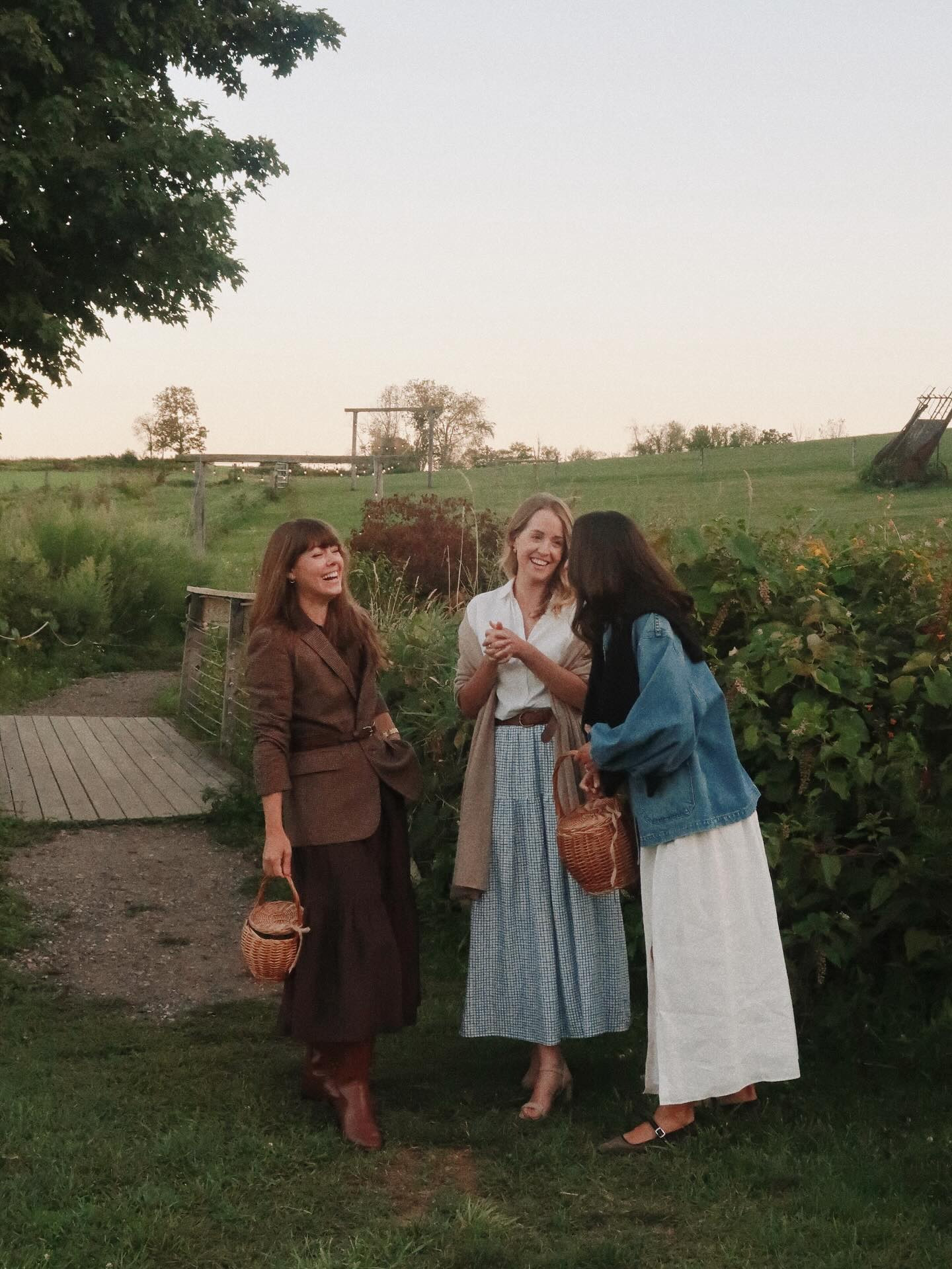 Sip, shuck, laugh, dance, repeat! What a beautiful way to spend the last day of summer!  @southfarms