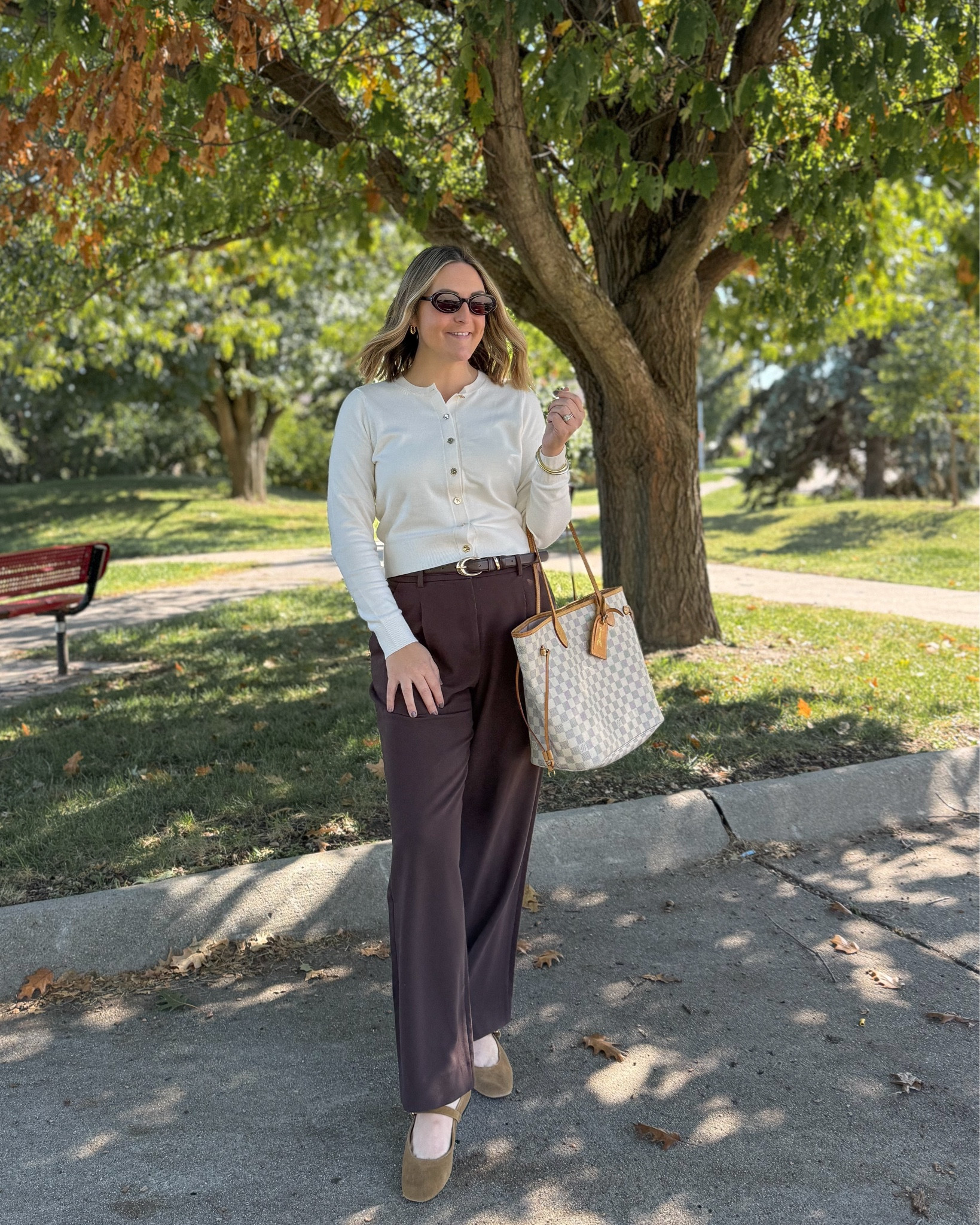 What I wore to work today!  Love a neutral workwear outfit.  Makes it easy to mix and match pieces.  

Cardi tts medium 
Trouser pants run slightly big 
Flats I size up half size to a 9
Amazon belt tts medium 

#workwear #abercrombie 


#LTKStyleTip #LTKFindsUnder100 #LTKWorkwear