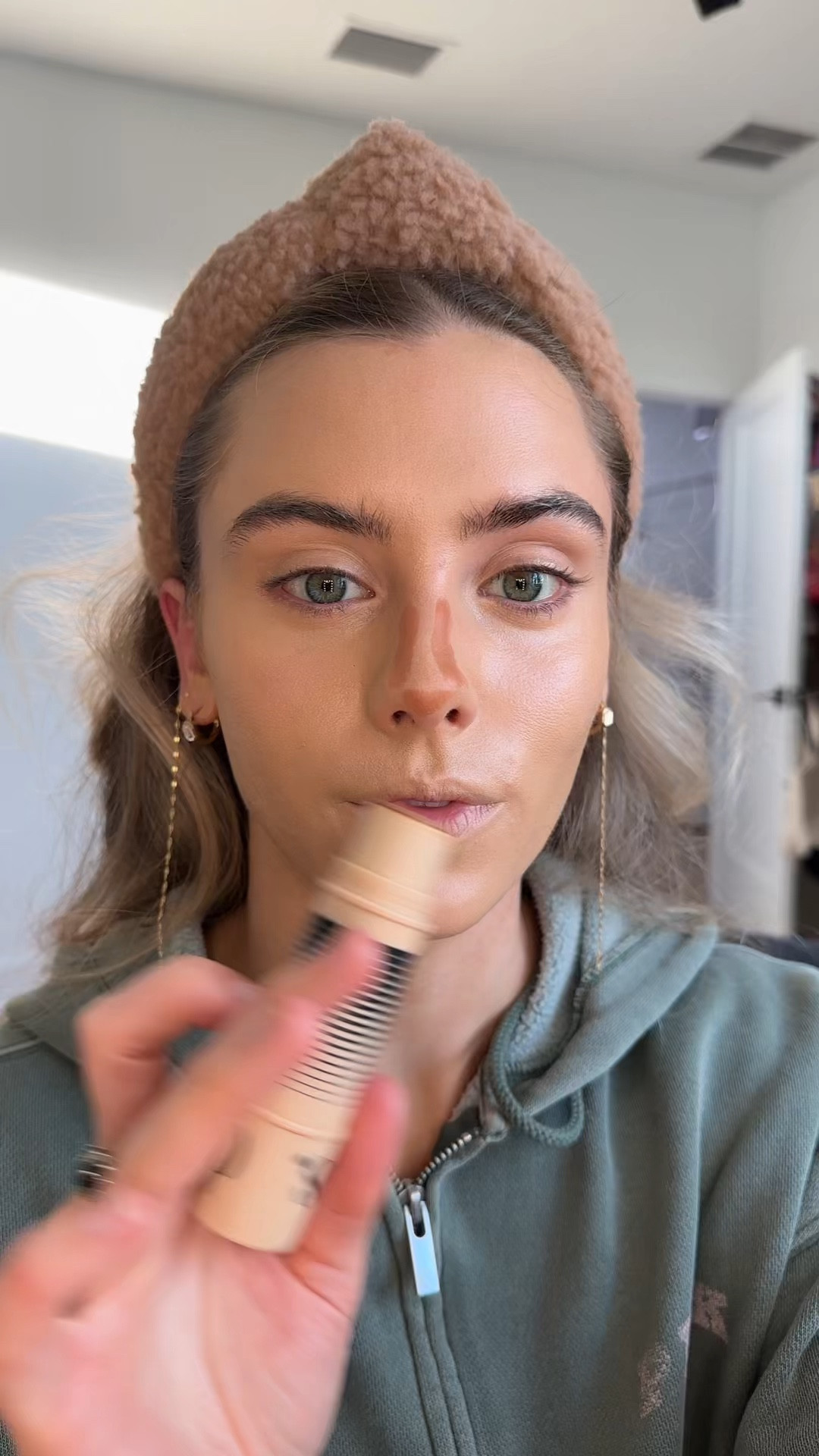 Code SLOANE on @dibsbeauty. The original cream and powder duo brush! With a 58,000 person waitlist and a favorite of The Today Show - meet our iconic Duo Brush Face! Perfect for blending, setting, building & smoothing, the Duo Brush Face features a large rounded brush head for powder products and a slightly denser, angled brush head for cream products. Made with high quality synthetic brush hairs, this dual-ended tool goes where you go. Powder or cream or in-between, this brush does it all seamlessly, in the flick of a wrist

#LTKFindsUnder50 

#LTKBeauty #LTKgrwm #LTKselfcare