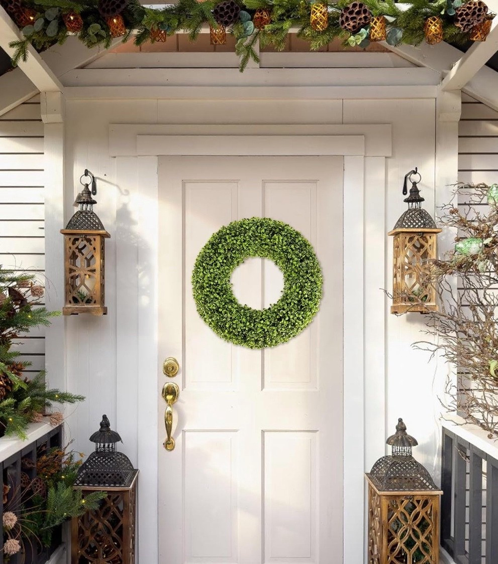 OMG the price for this boxwood wreath is less than $30 

#LTKHome #LTKSaleAlert #LTKSeasonal