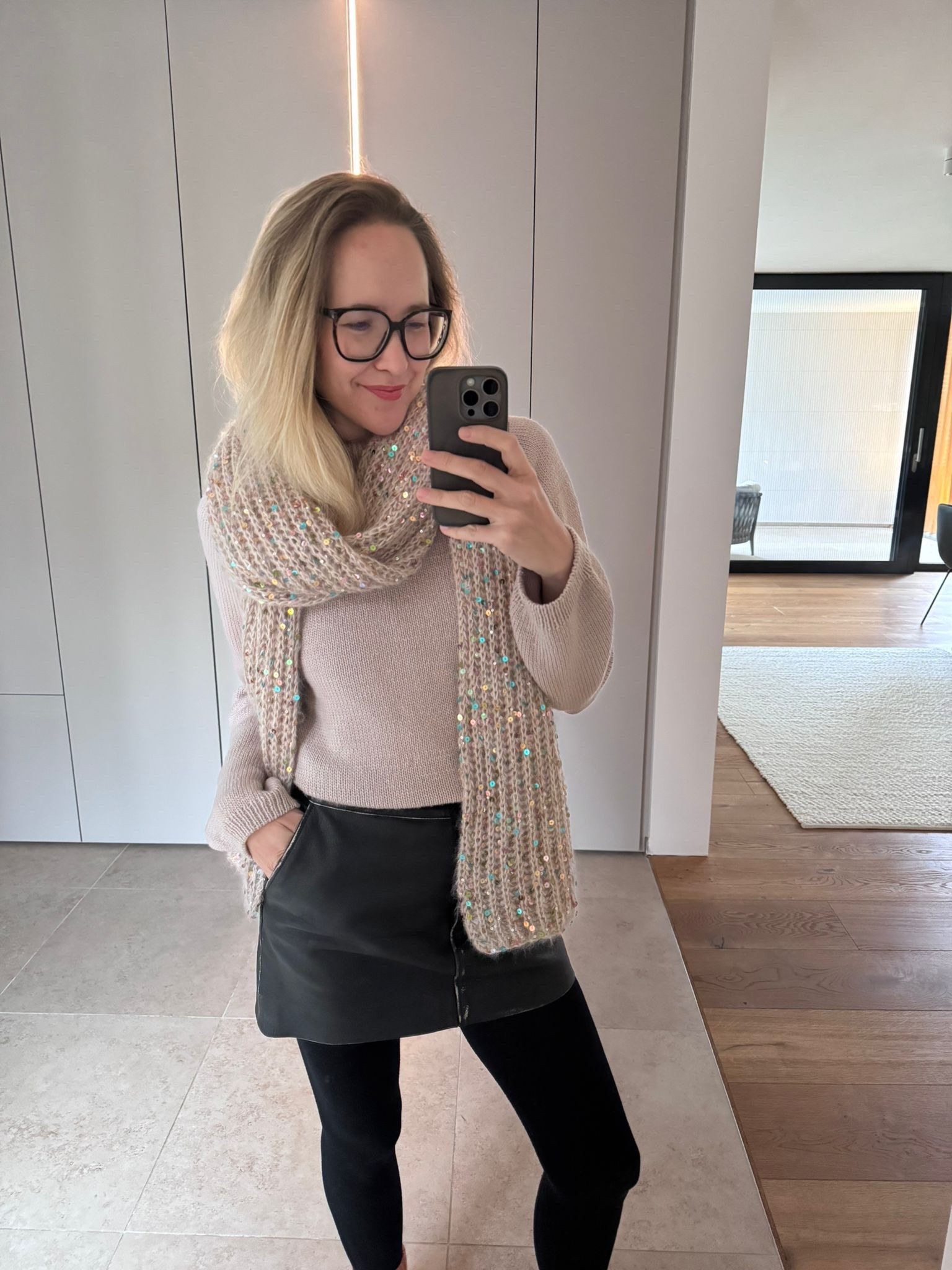 Strickpulli und Rock: eine Kombi, die wir lieben. 

Die schönsten Röcke der Saison haben wir euch hier rausgesucht (€-€€) 🤍. Happy knitting, happy shopping! 



#LTKautumn #LTKeurope #LTKdeutschland