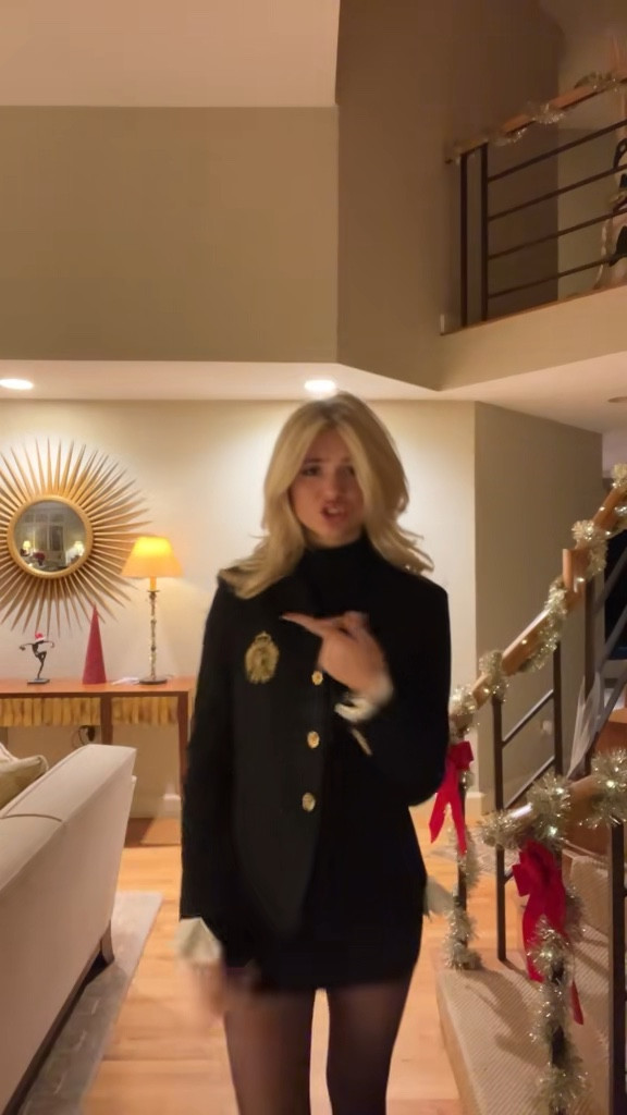 Holiday outfits

#LTKSeasonal #LTKHoliday #LTKSaleAlert