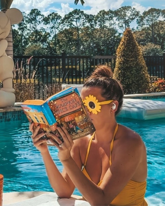 Reading Ambience

#LTKSeasonal #LTKHalloween