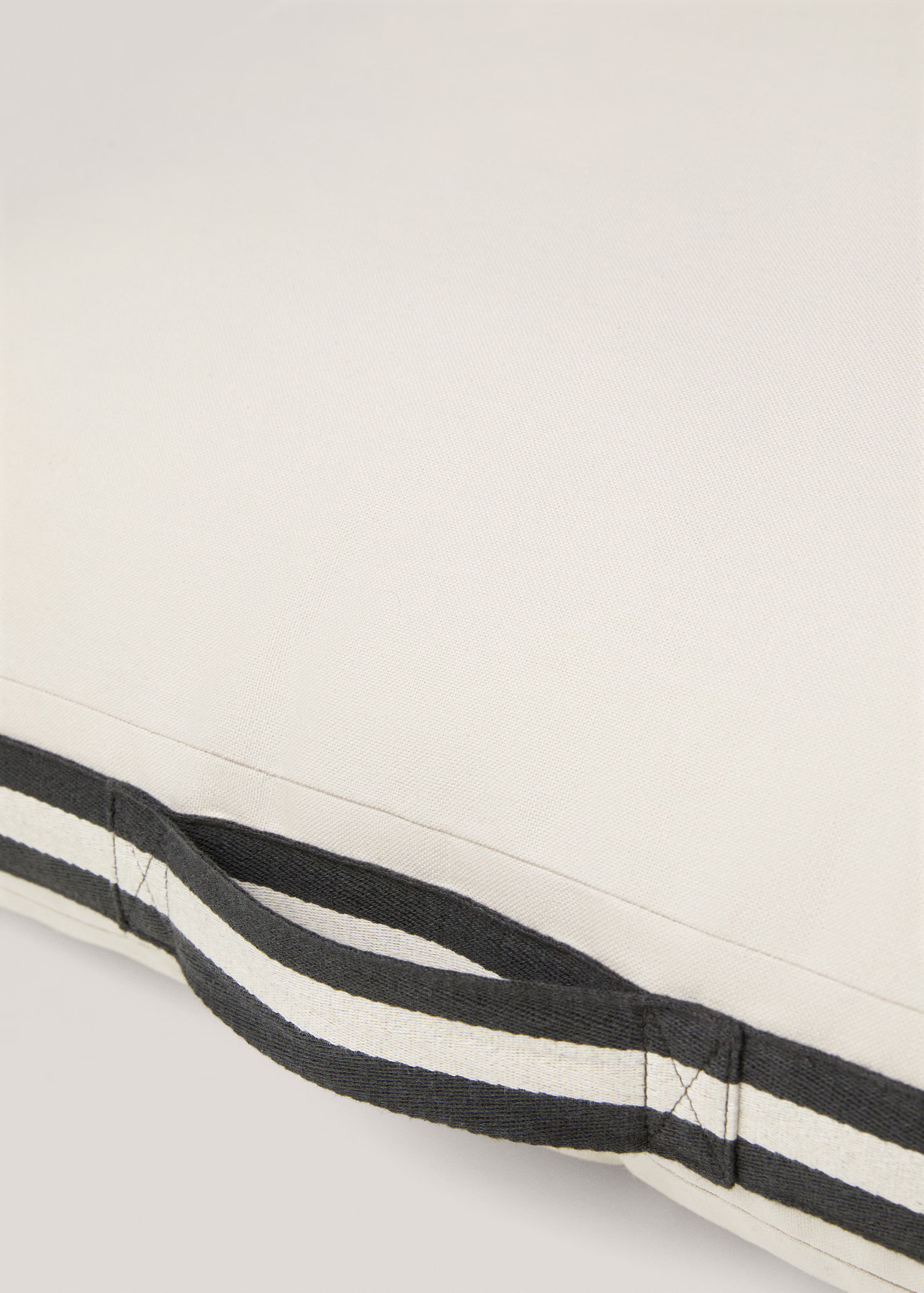 Gepolsterter Sitzsack 70 x 70 cm - Home | MANGO Deutschland | MANGO (DE)