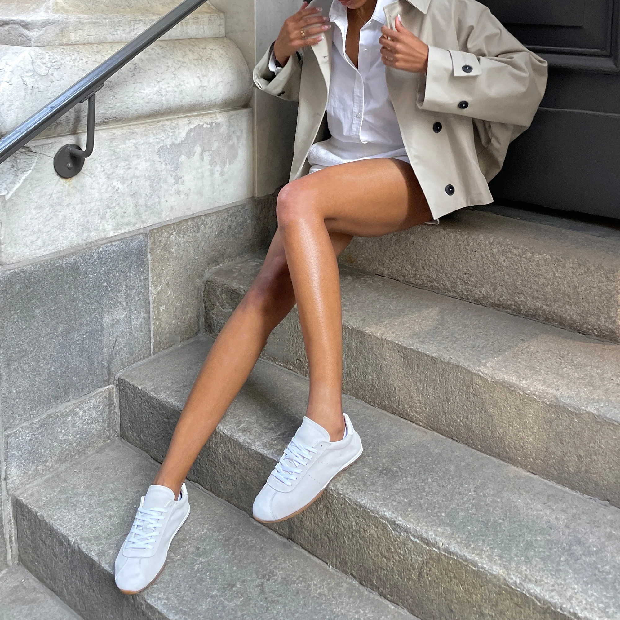 Serina Sneakers Ivory Suede | DolceVita.com