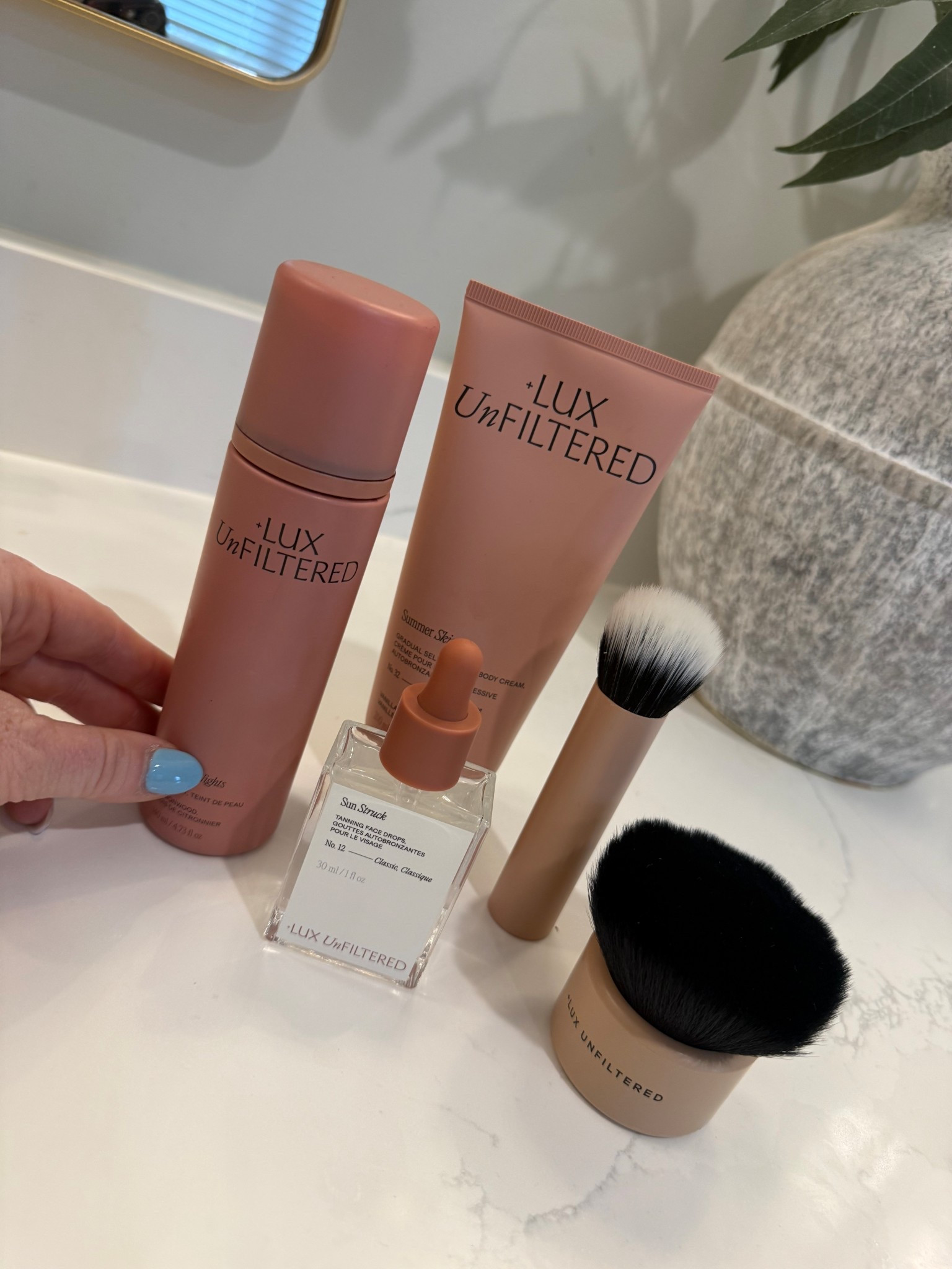 New self tanning products that smell SO GOOD. These get some great reviews I cannot wait to try them! These fragrance is luxe and NOT self tanner-ish at all. 




Lux unfiltered
Self tanner
Self tanner how to 
Self tanner drops for face
