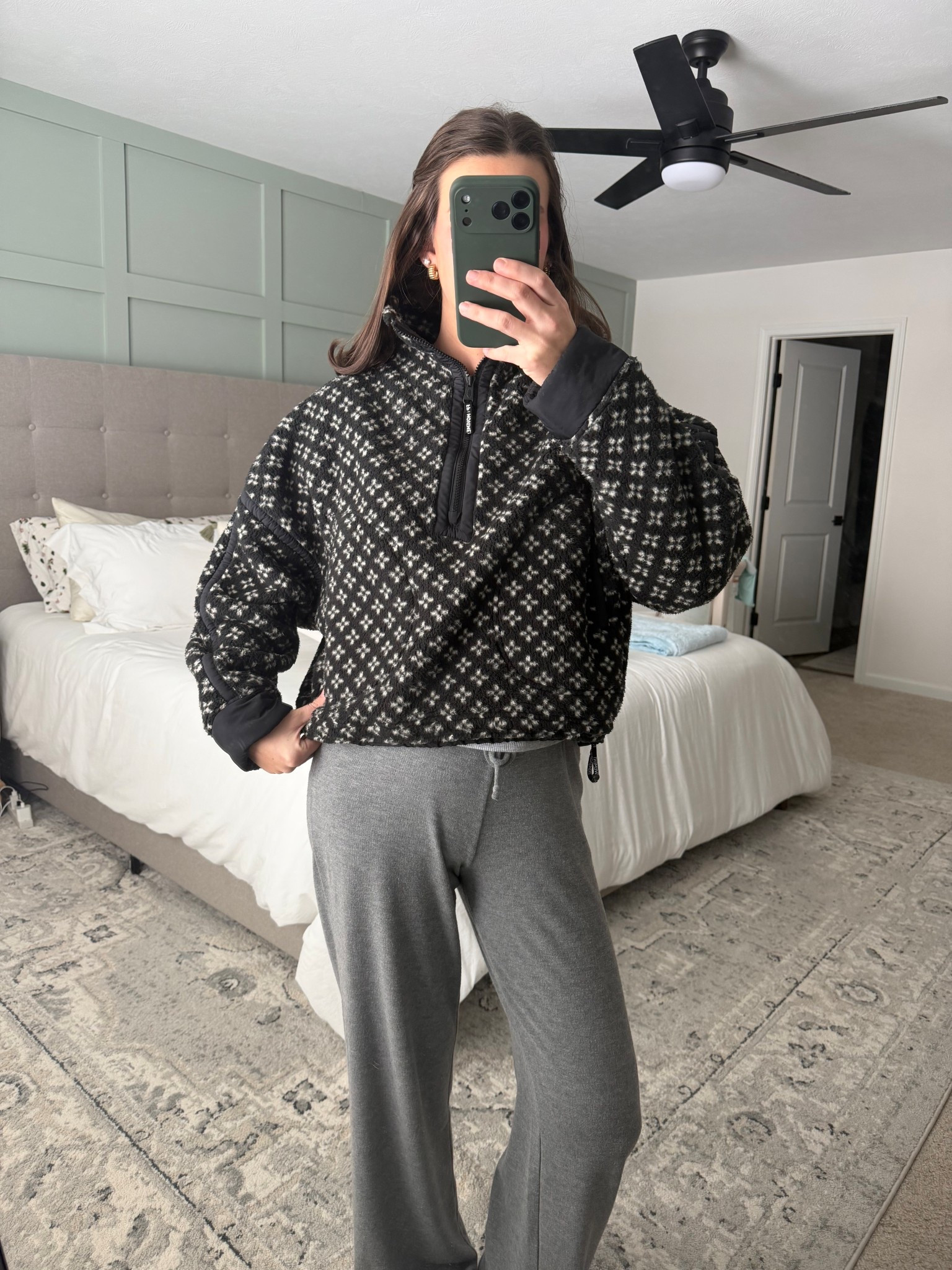 ootd 🖤🖤🖤

Quarter zip: small
pants: small

#LTKgrwm #LTKootd #LTKmomlife