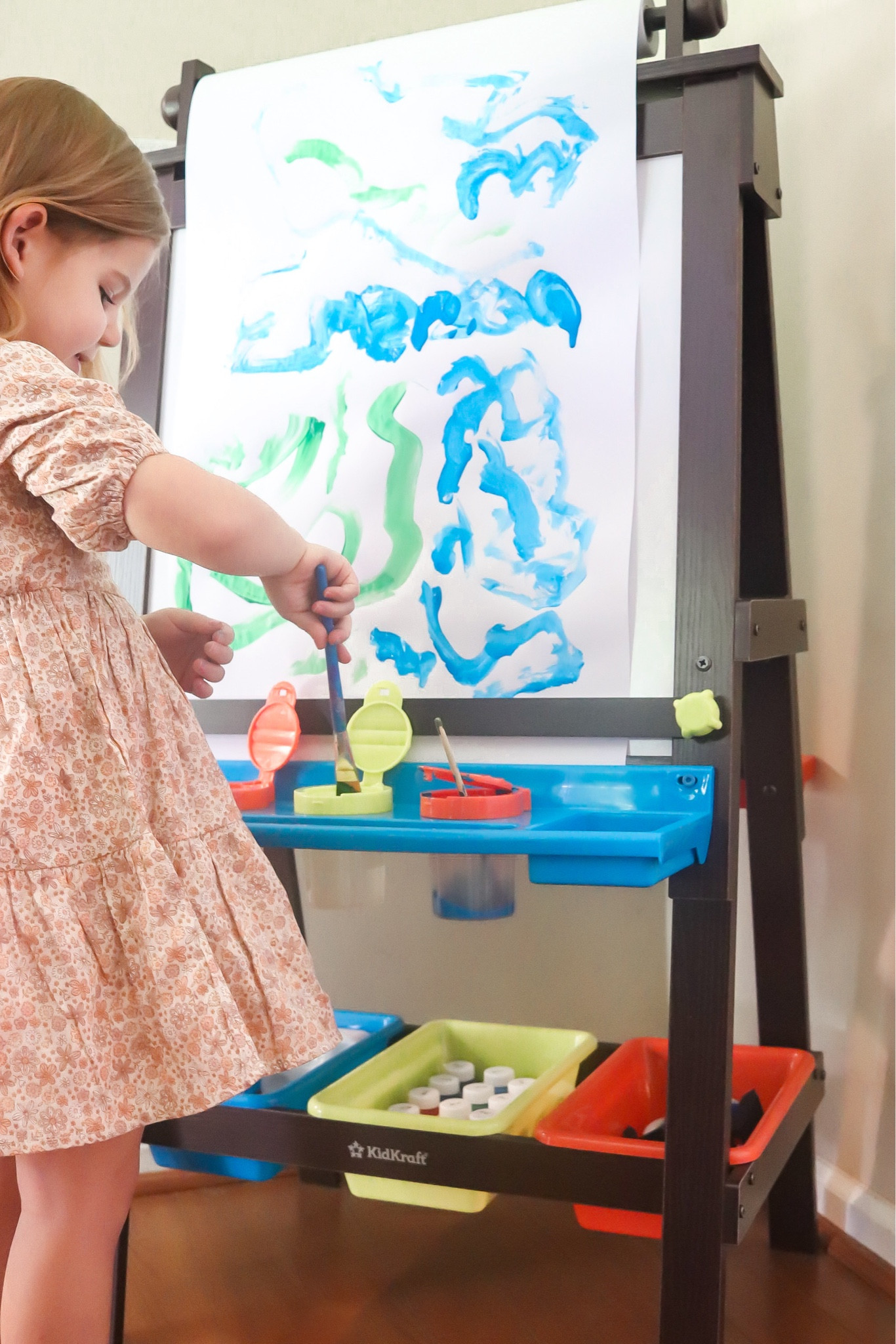The @kidkrafttoys Summer Sale is up to 60% off including our new Storage Easel! It’s double-sided with a dry erase surface on one side, and a chalkboard on the other. It also has a paper scroll that easily unrolls. I love that it has trays and bins for our little artist’s supplies to keep their imagination going.

#Ad #KidKraft #KidKraftCreator #KidsArt #Easel / art supplies / kids furniture / playroom / kids toys 

#LTKSaleAlert #LTKKids #LTKHome