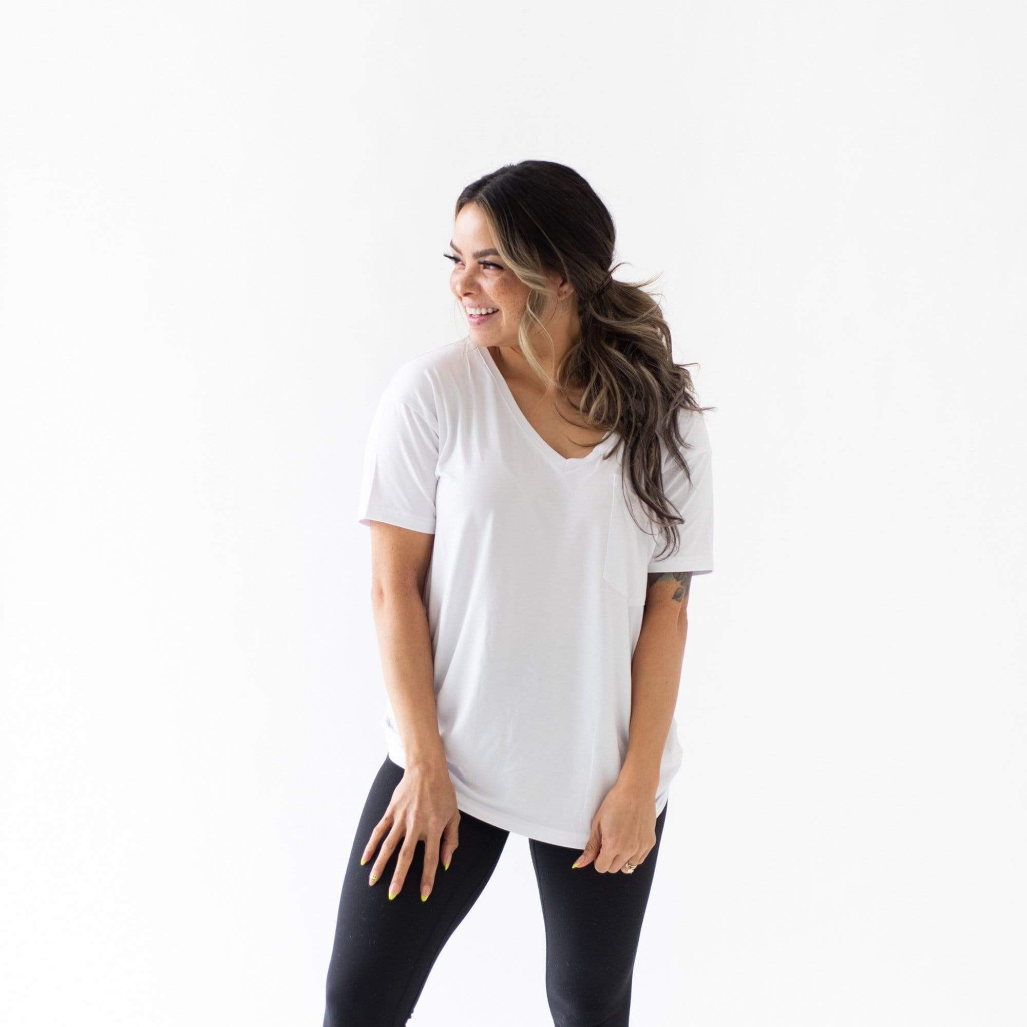 Women’s Relaxed Fit V-Neck in Snow | Kyte BABY