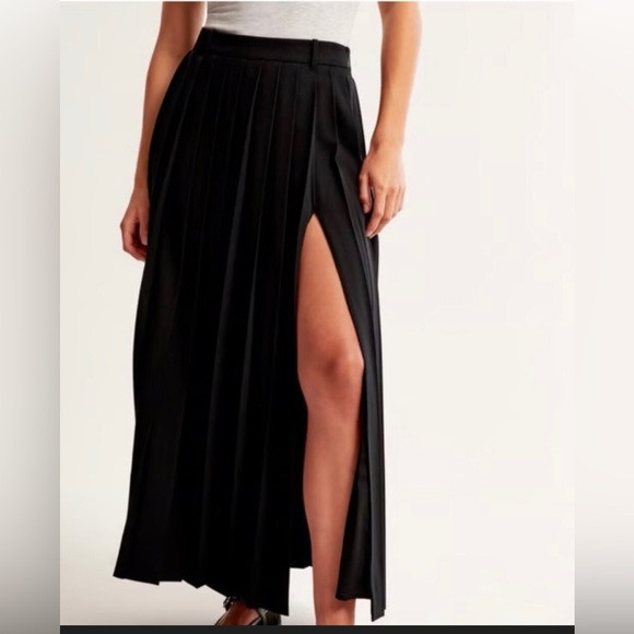 Abercrombie‎ & Fitch Mid Rise Black Pleated Maxi Skirt size large brand new | Poshmark