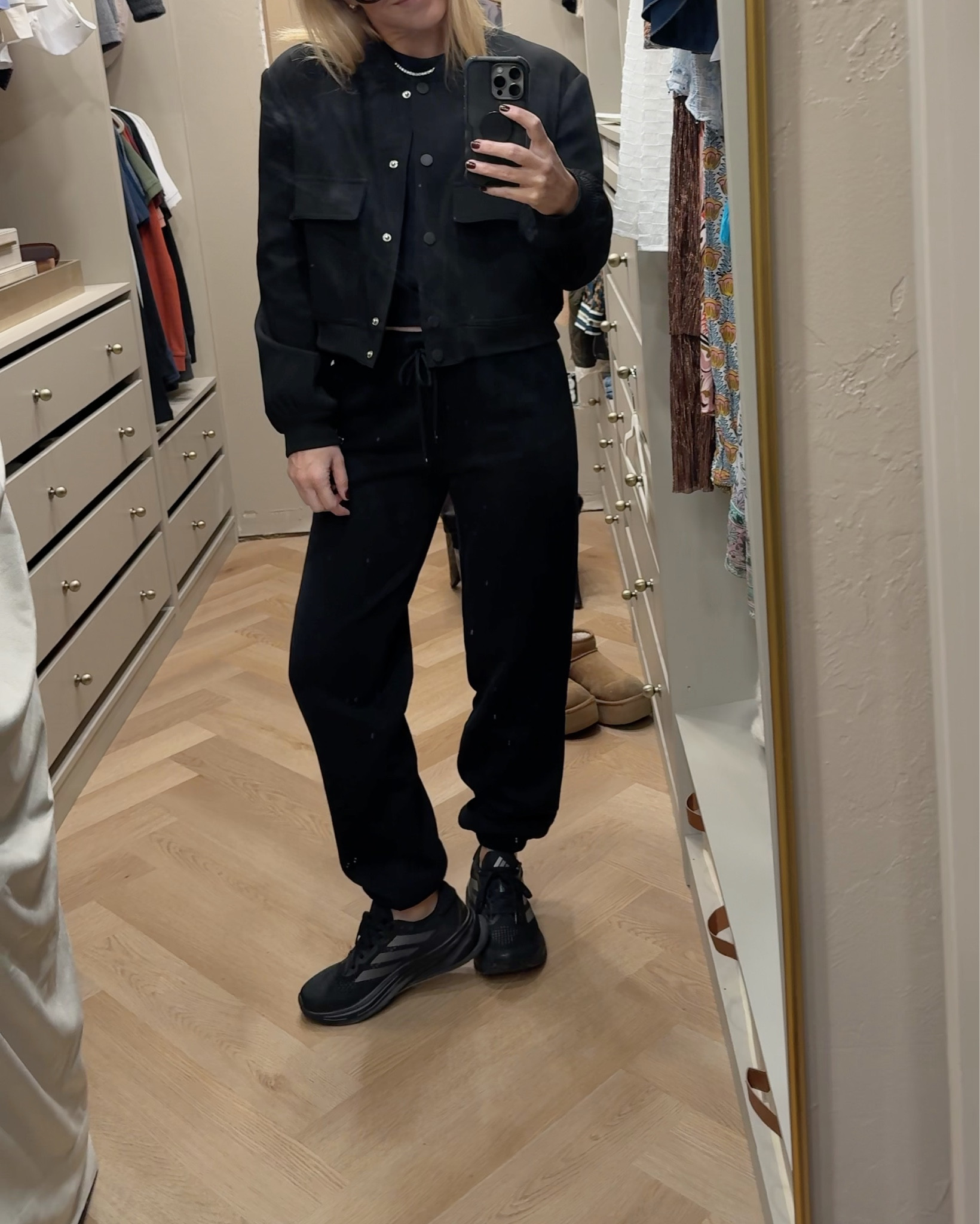 Styling Alo sweats (high/low version with Amazon jacket and Bottega Venetts sunglasses)

Black sweatpants
Sweatshirt 
Alo sweats
Alo sweatshirt
Alo sweatpants #LTKFindsUnder50

#LTKActive #LTKdayinmylife