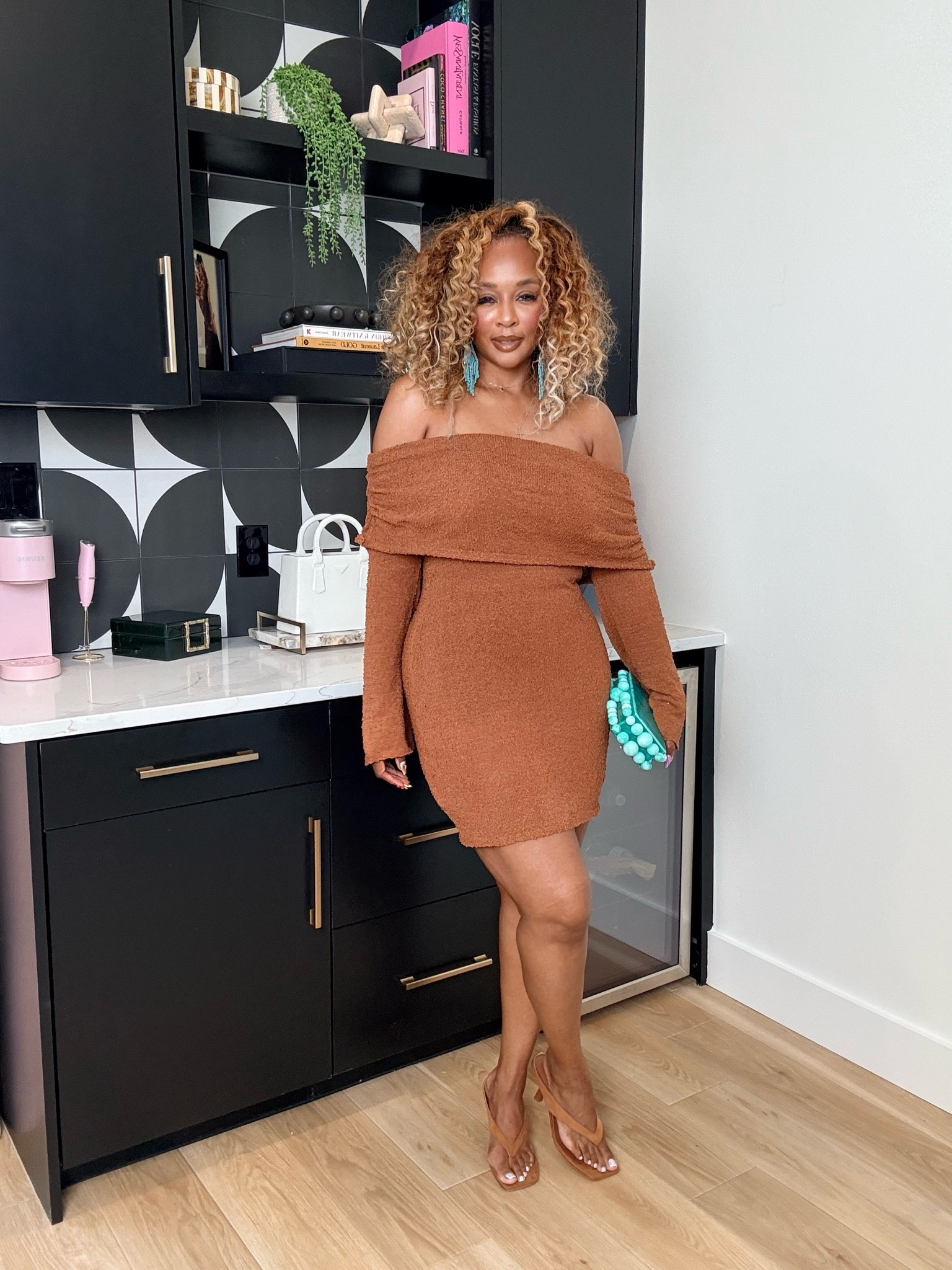 Loving this chic, cozy look.
Dress size Medium