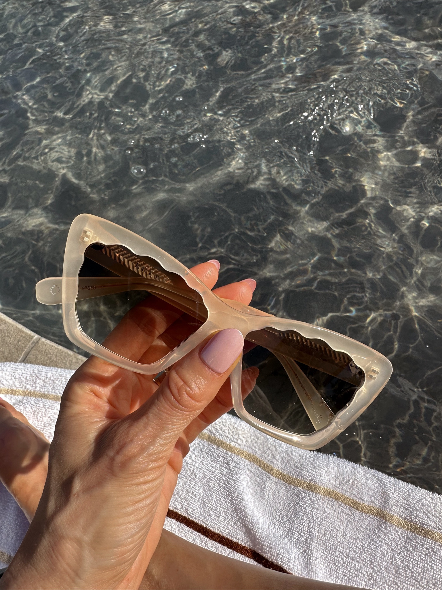 Love love these sunglasses- it’s hard for me to find sunglasses that don’t overwhelm my face and these are perfect 

#LTKover40