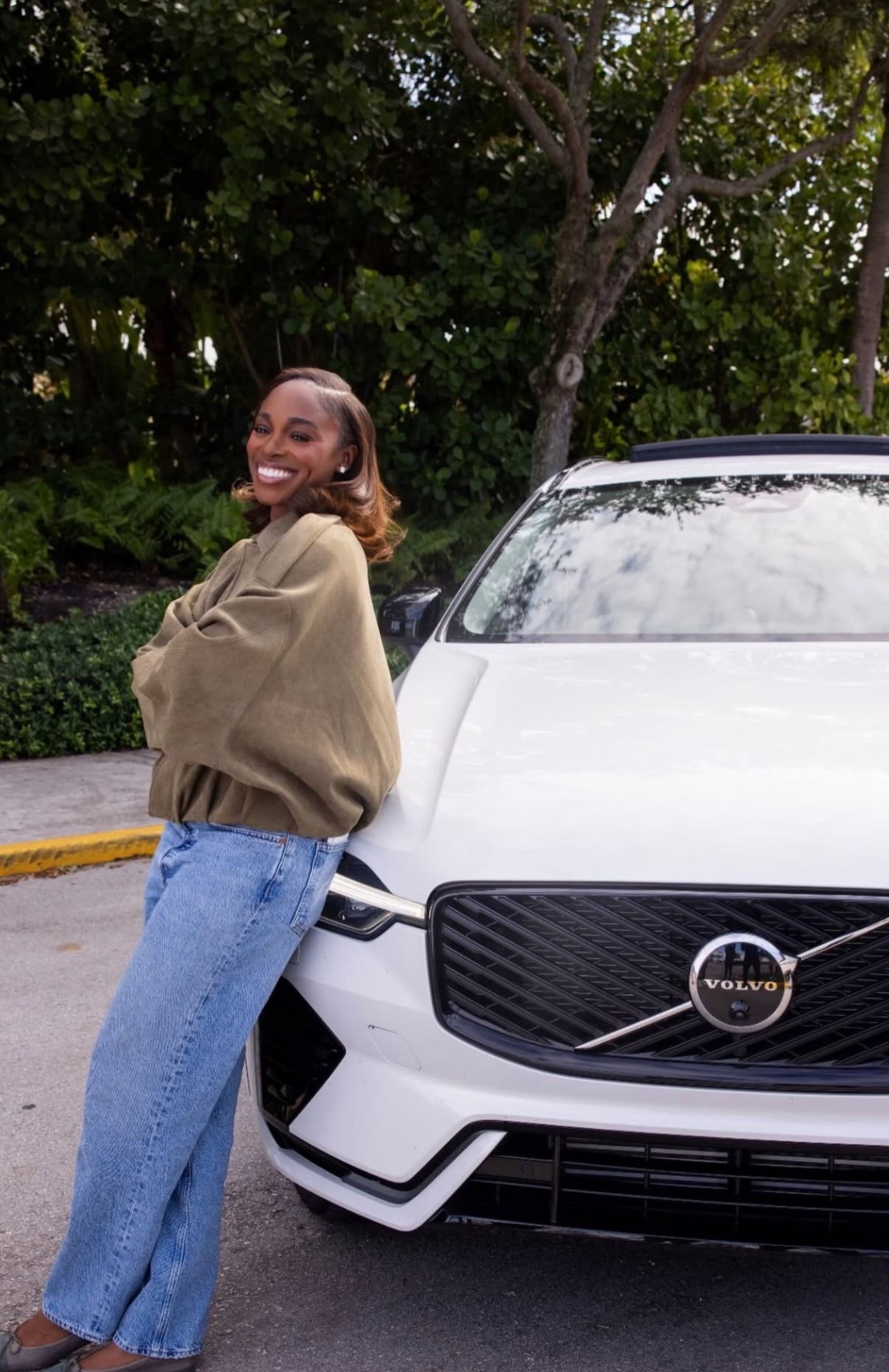 Effortless fall style
Wearing an oversized suede jacket, classic denim, and neutral sneakers for an elevated everyday look 

#LTKGiftGuide #LTKHoliday #LTKootd