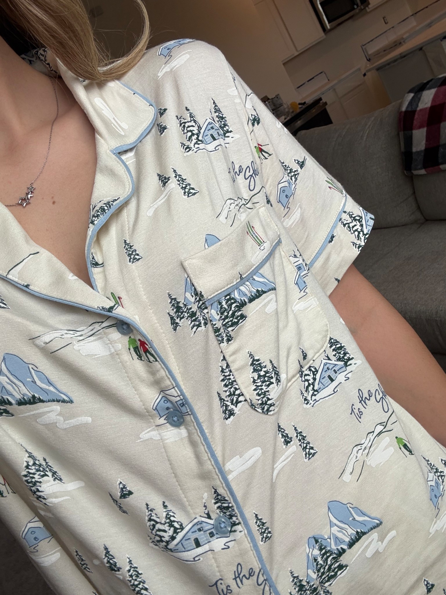 the cutest winter/christmas/holiday pjs ever!!  I am obsessed! ☃️❄️

*wearing size medium*