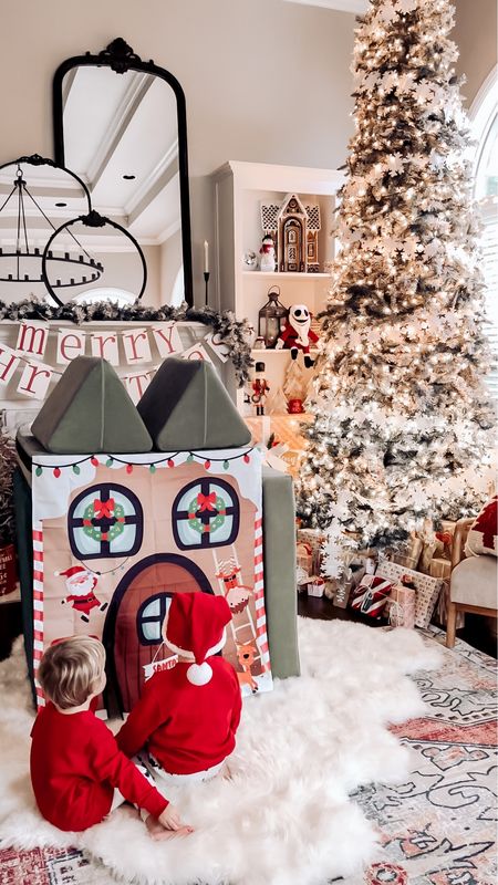 Christmas tree // Christmas decor // home decor

#LTKfamily #LTKHoliday #LTKhome