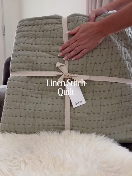 This layered neutral bedroom moment is one of my favorites lately.