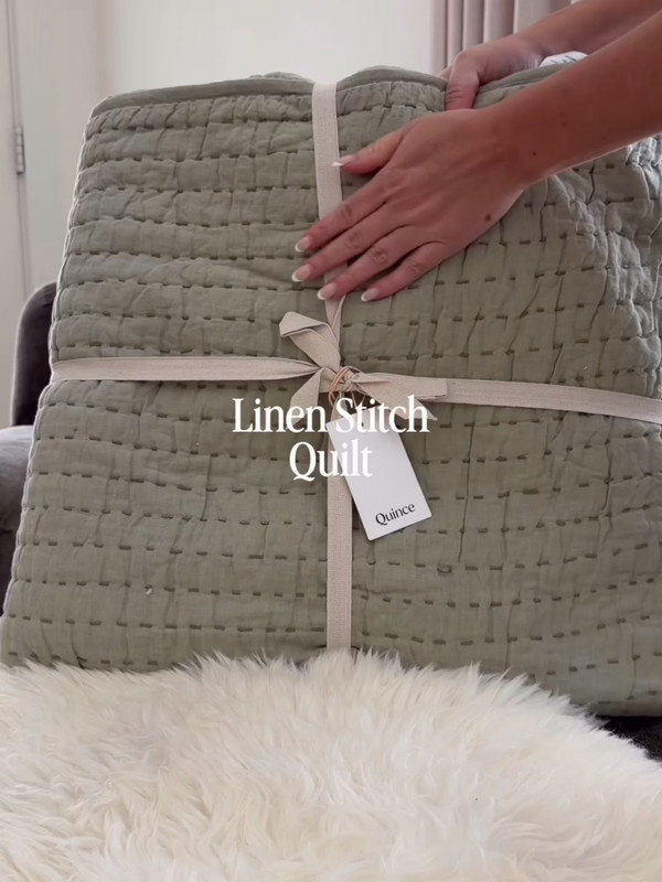 This layered neutral bedroom moment is one of my favorites lately.
