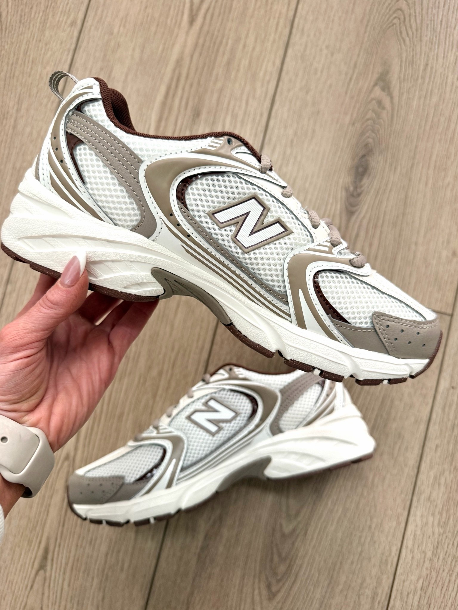 My new new balance sneakers! I love this color palette for fall 🤎

#LTKmorningroutine #LTKfitnessgoals #LTKgrwm