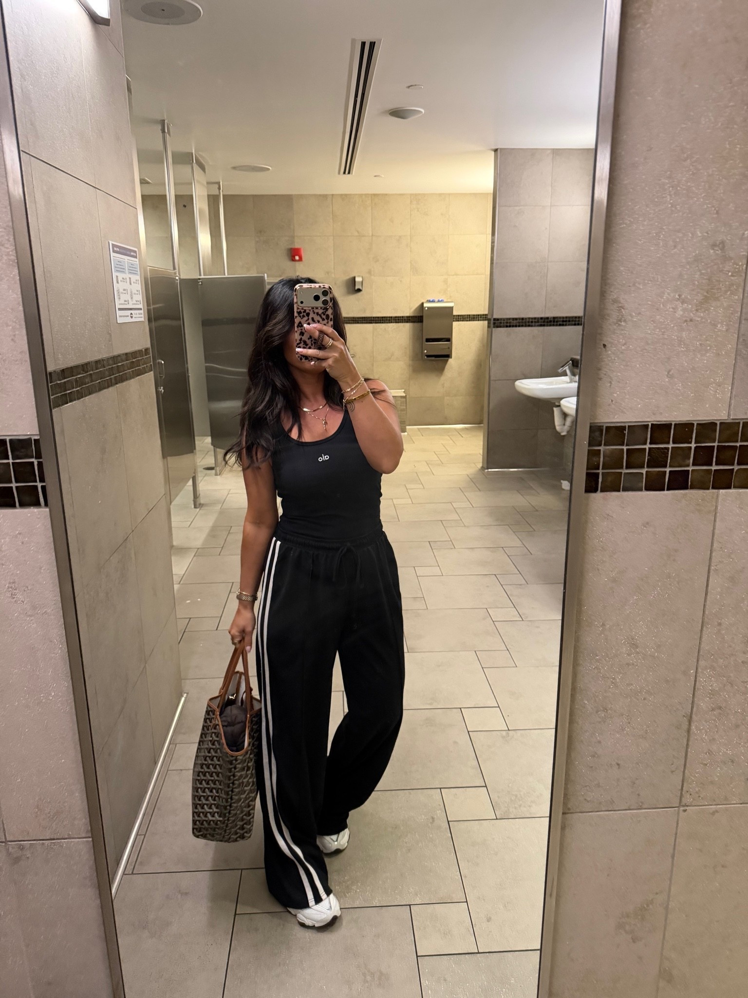 Airport outfit 🖤✈️

#LTKootd #LTKdayinmylife #LTKTravel