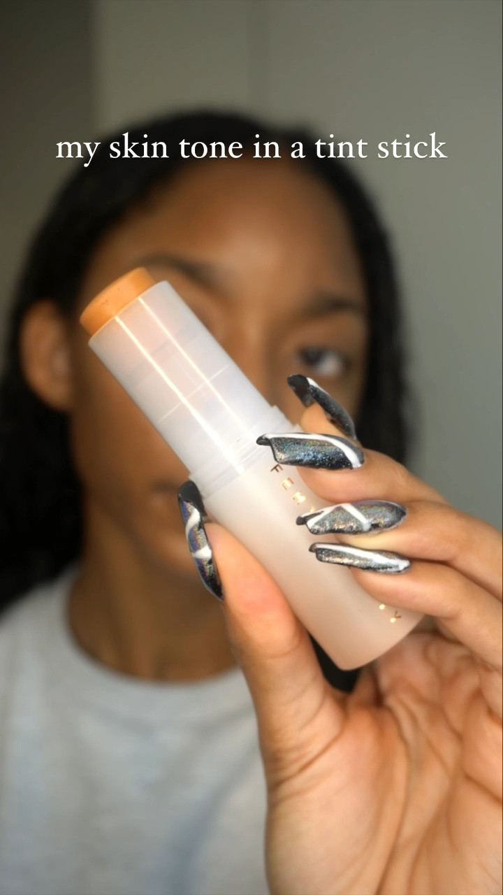 Trying out the new Fenty Beauty Eaze Drop Stick in shade 17 🤎✨ 