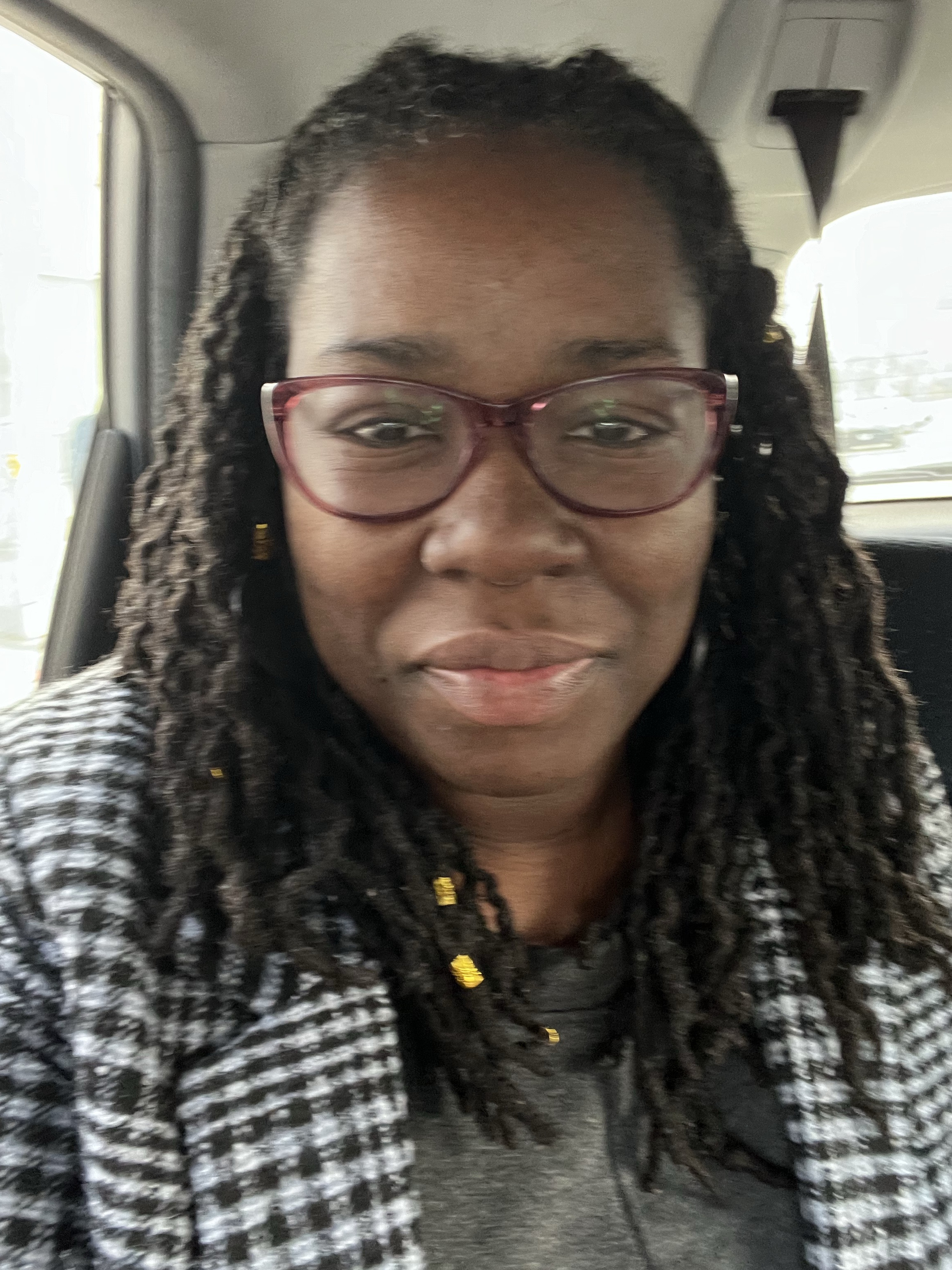 Good morning!

Wearing one of my favorite patterns of the season. It’s houndstooth but I truly love this and other timeless plaid prints.

Pro Tip: These plaids are seasonal so invest in one or two really nice pieces when you can. They can last you a lifetime.

The one I’m wearing is Old Navy from a few seasons ago but I’ve linked some options here that you can wear now before ole man winter forces you into a winter coat.

#shopdeescloset #shopaholicscloset #houndstooth 

#LTKStyleTip #LTKSeasonal #LTKWorkwear