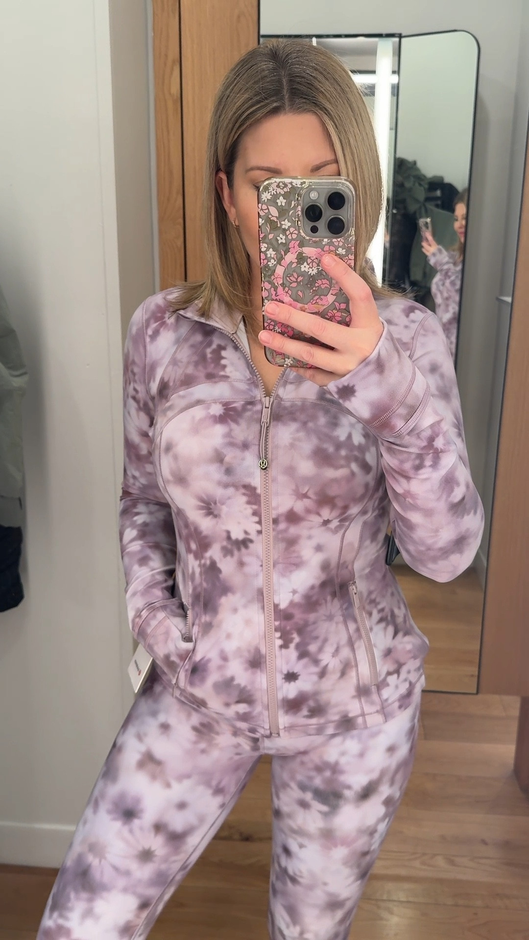 Such a cute print for winter into spring 🤍

The jacket is snug and sculpting — I’m wearing a size 6. I’m usually a 4–6 in Lululemon tops and sized up in this one for a more comfortable fit.

The leggings are true to size, wearing a size 4 in the 25” length. I’m 5’3 and this length hits perfectly at the ankle.

Finished with cozy mini boots for an easy everyday look.

winter outfit, everyday outfit, casual outfit, athleisure outfit, workout outfit, gym outfit, yoga pants, workout pants, leggings outfit, activewear set, lounge outfit, cozy outfit, neutral outfit, winter athleisure, spring athleisure, ugg microboot outfit, ugg boots outfit, mini boot outfit, cozy winter boots


#LTKfitness #LTKwinter #LTKcanada

#LTKcanada #LTKfitness #LTKwinter